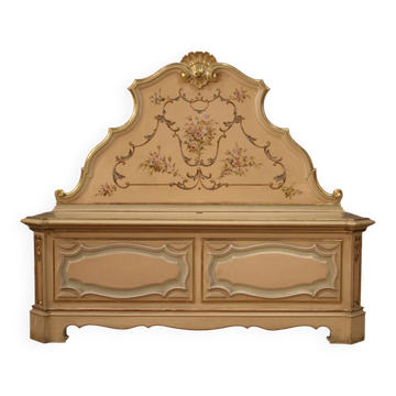 Venetian chest in lacquered and painted wood