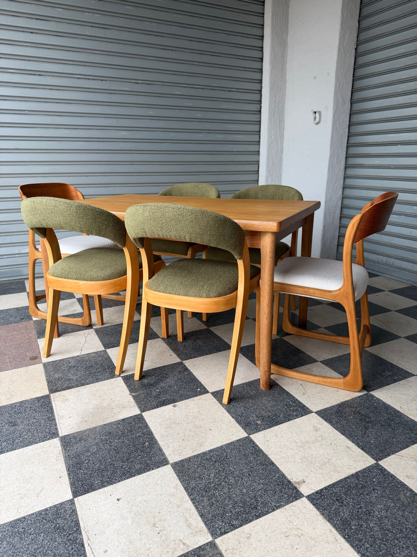 Table scandinave en chêne