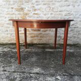 Scandinavian table with extension