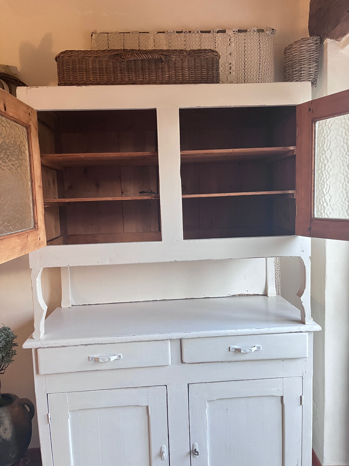 Double glass body buffet