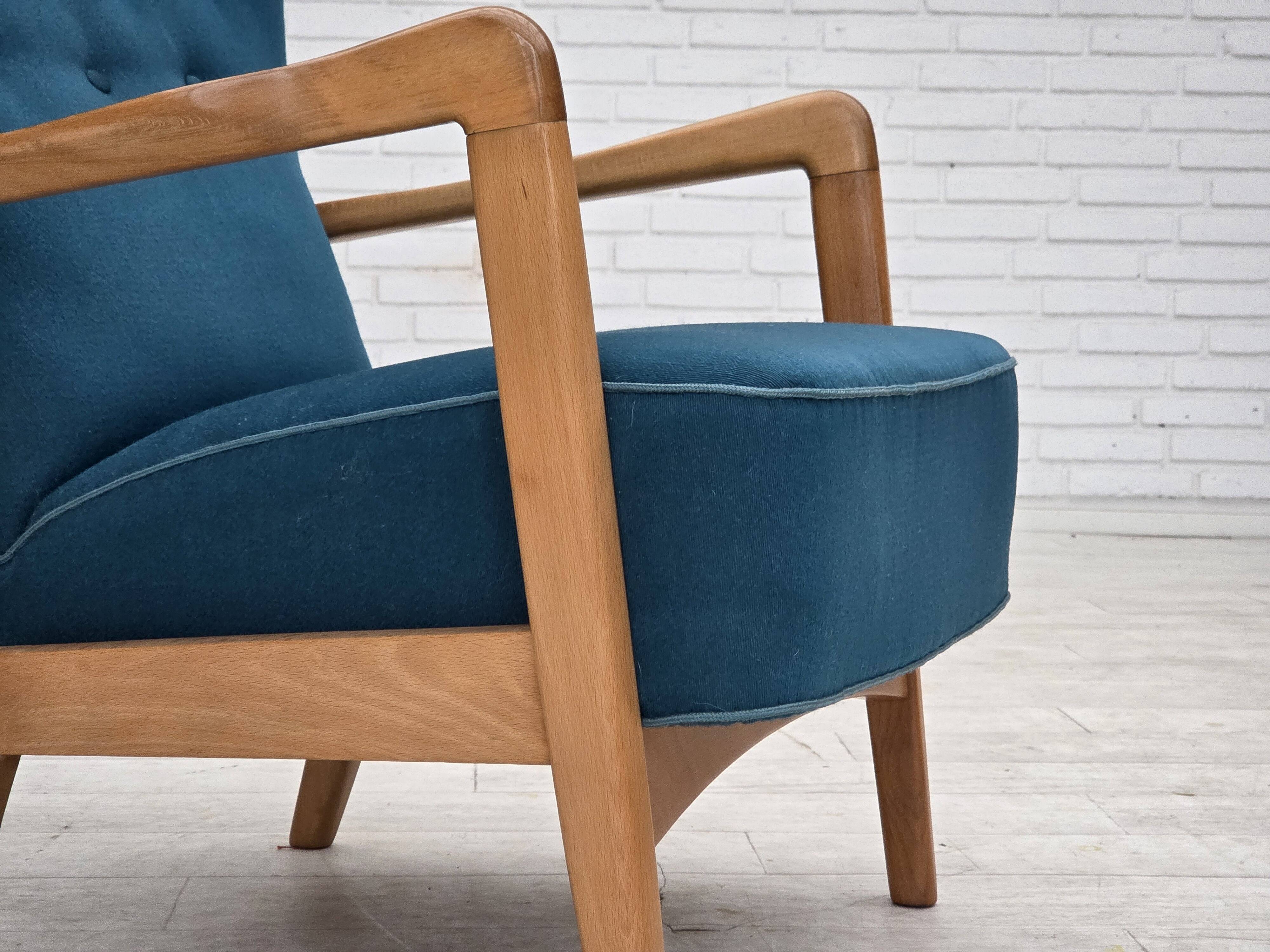 Fauteuil danois des années 1970 par Fritz Hansen, en laine de mobilier, bois de hêtre.