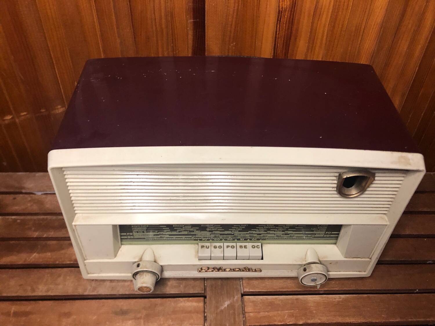 Old radio atlantic bakelite white & bordeaux red vintage #a533