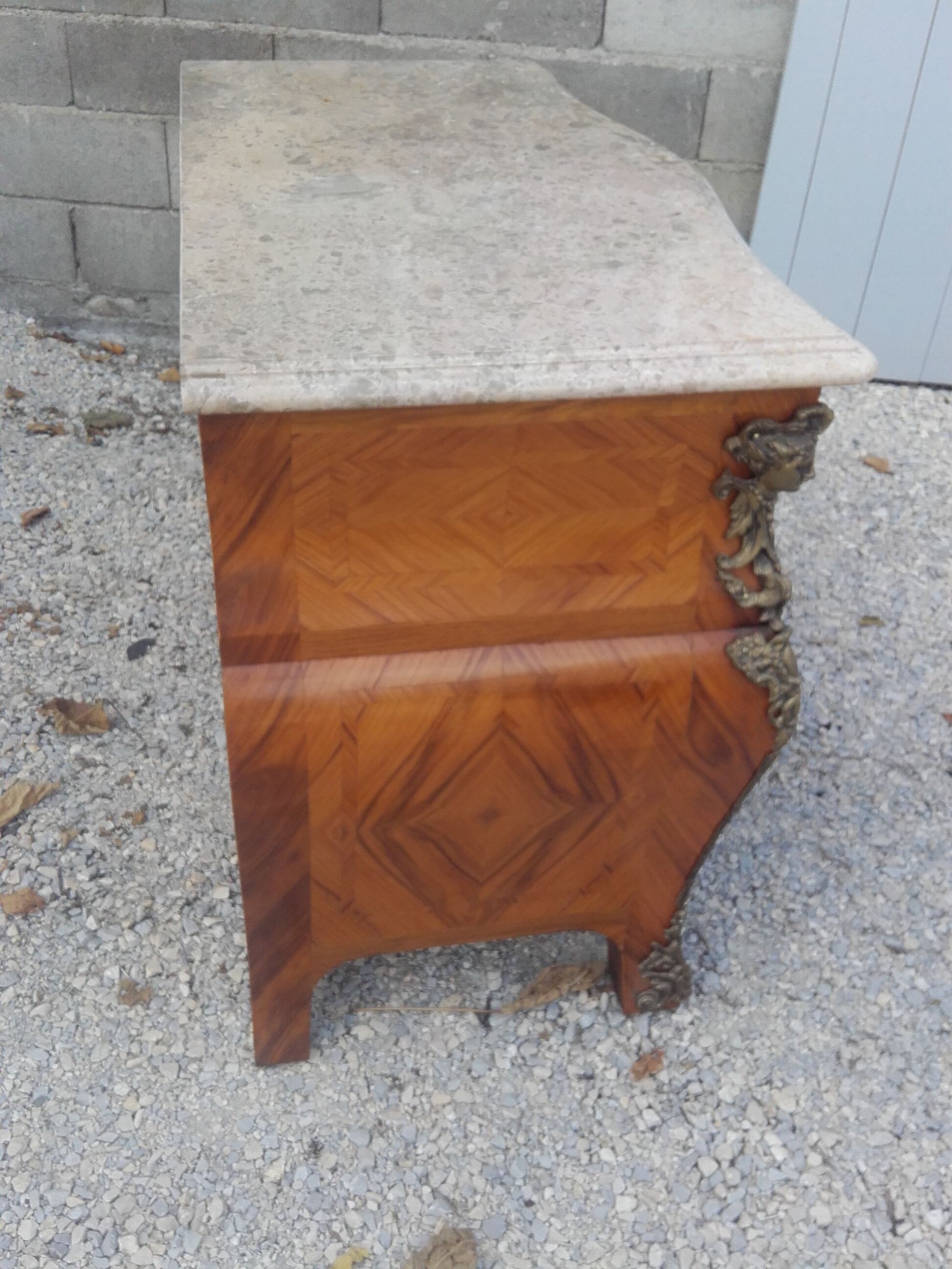 Dresser in marquetry and bronze