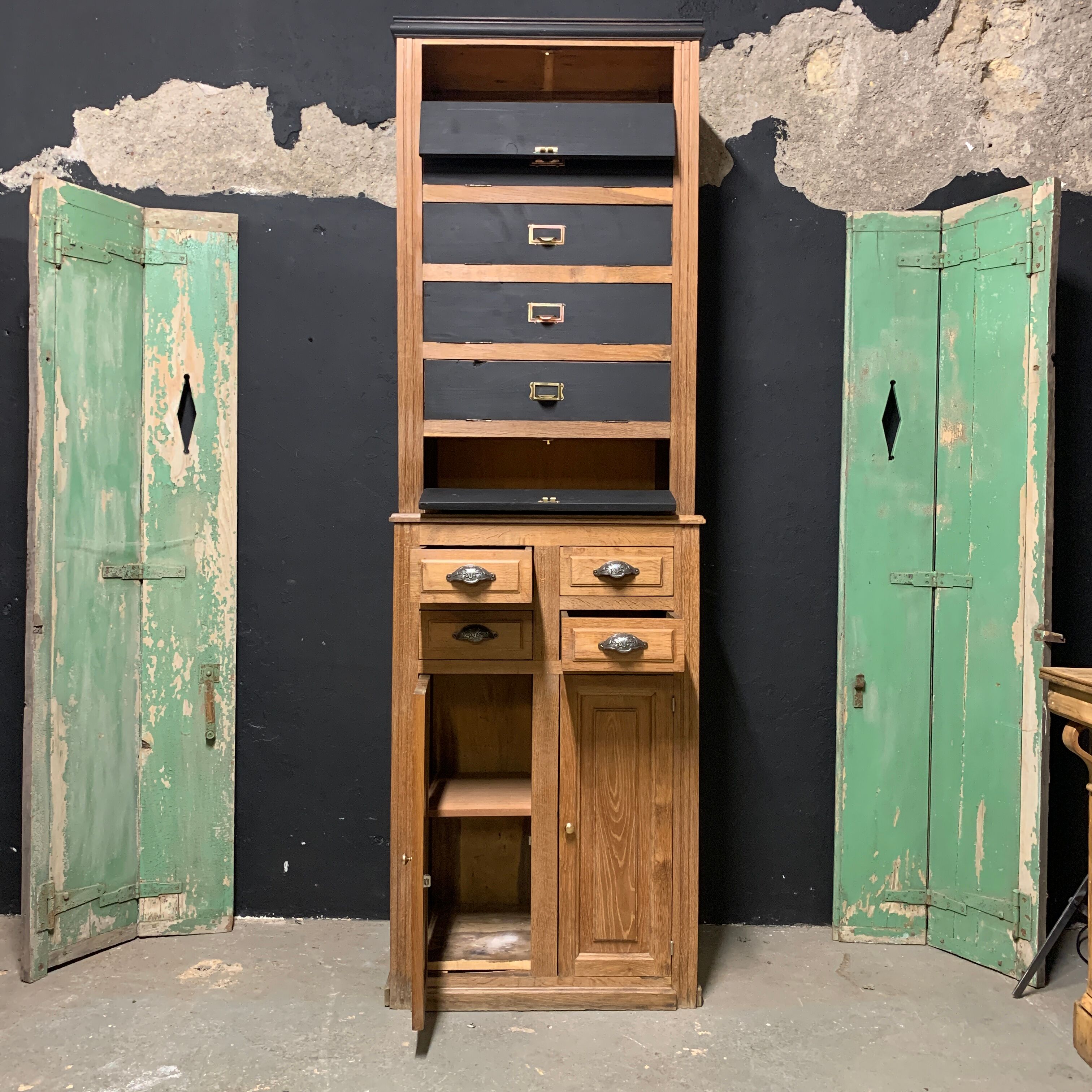Notary's trade furniture with oak clamshell 1930