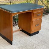 Scandinavian extendable desk in solid oak wood and green leather