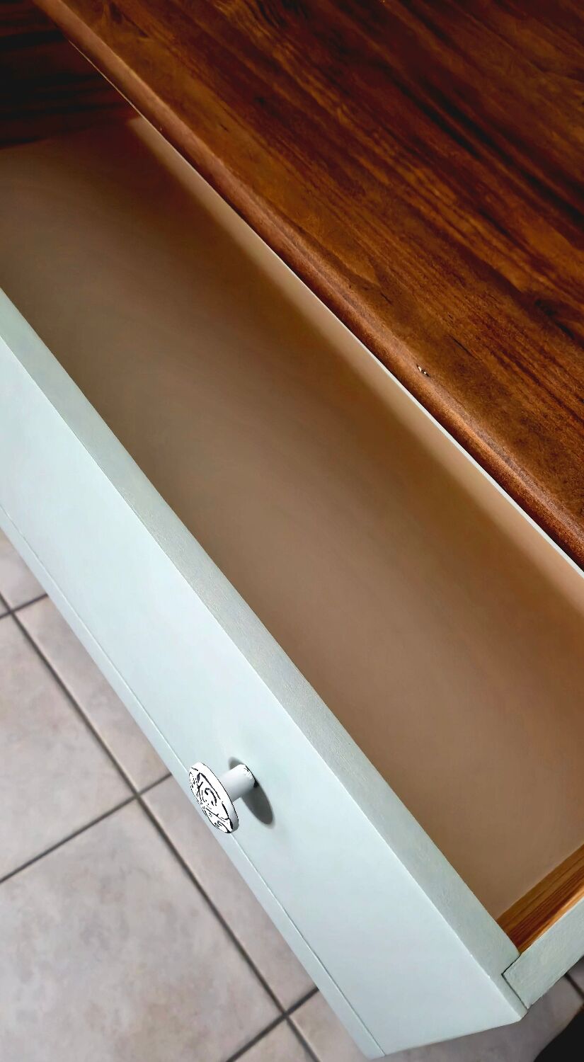 Chest of drawers with 3 drawers