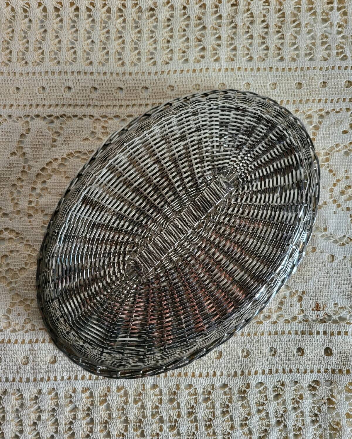 Banette à pain Corbeille en métal argenté tressé