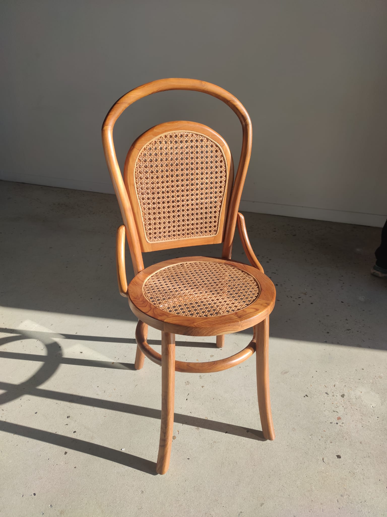 Chaise cannée en bois naturel