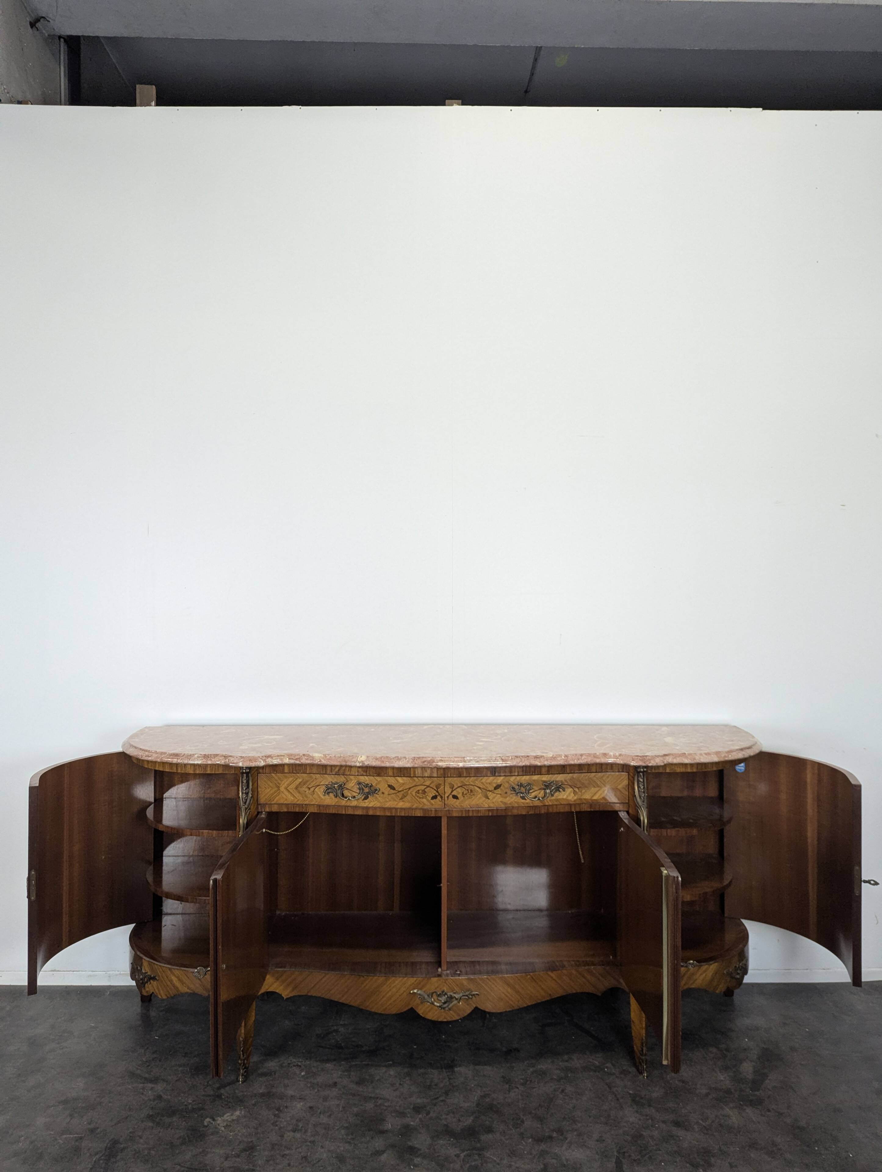 Enfilade en marqueterie de bois de rose
