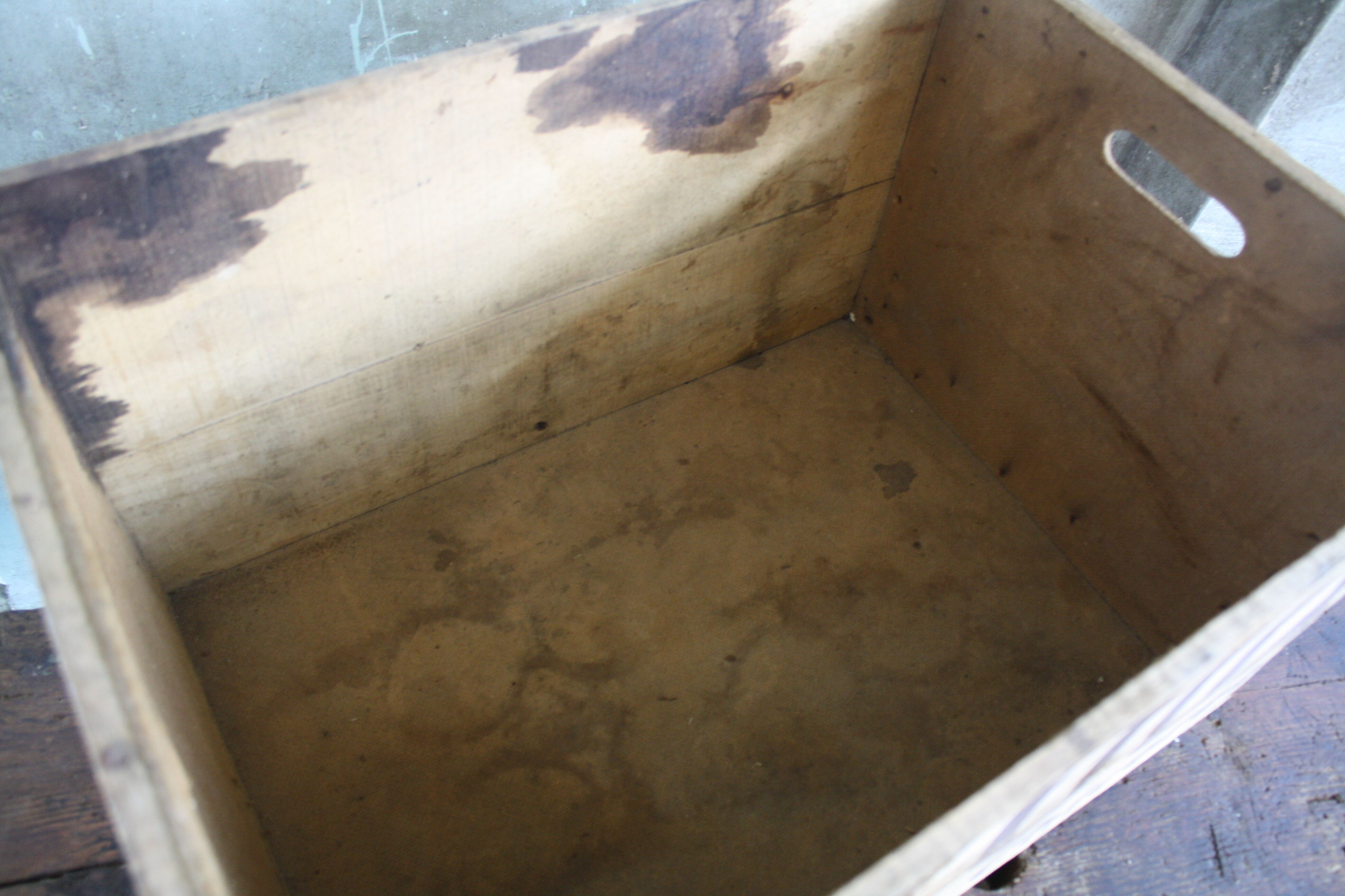 Leroux chicory wooden case