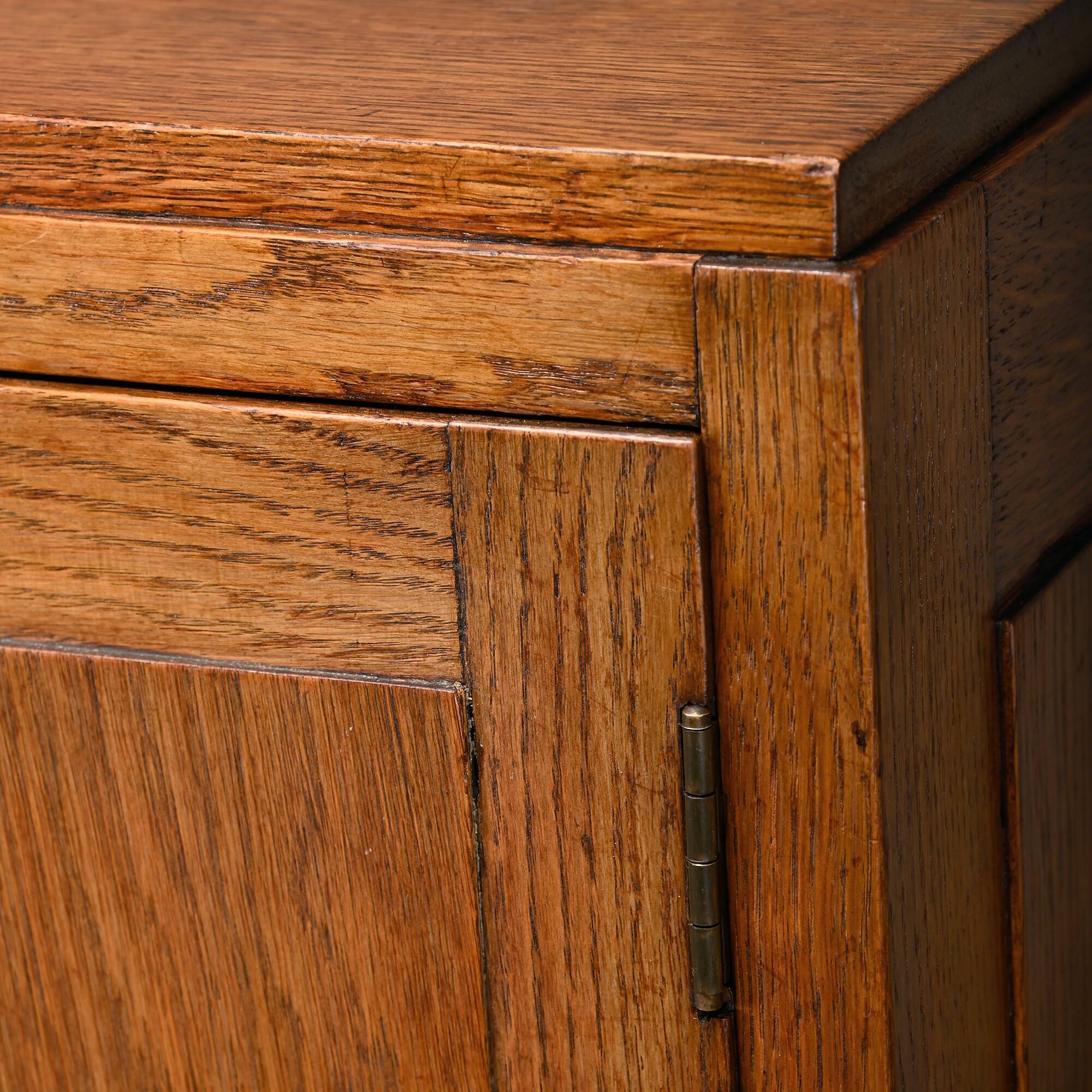 Cabinet d'archive en chêne moderniste, commode dans le style de l'École d'Amsterdam
