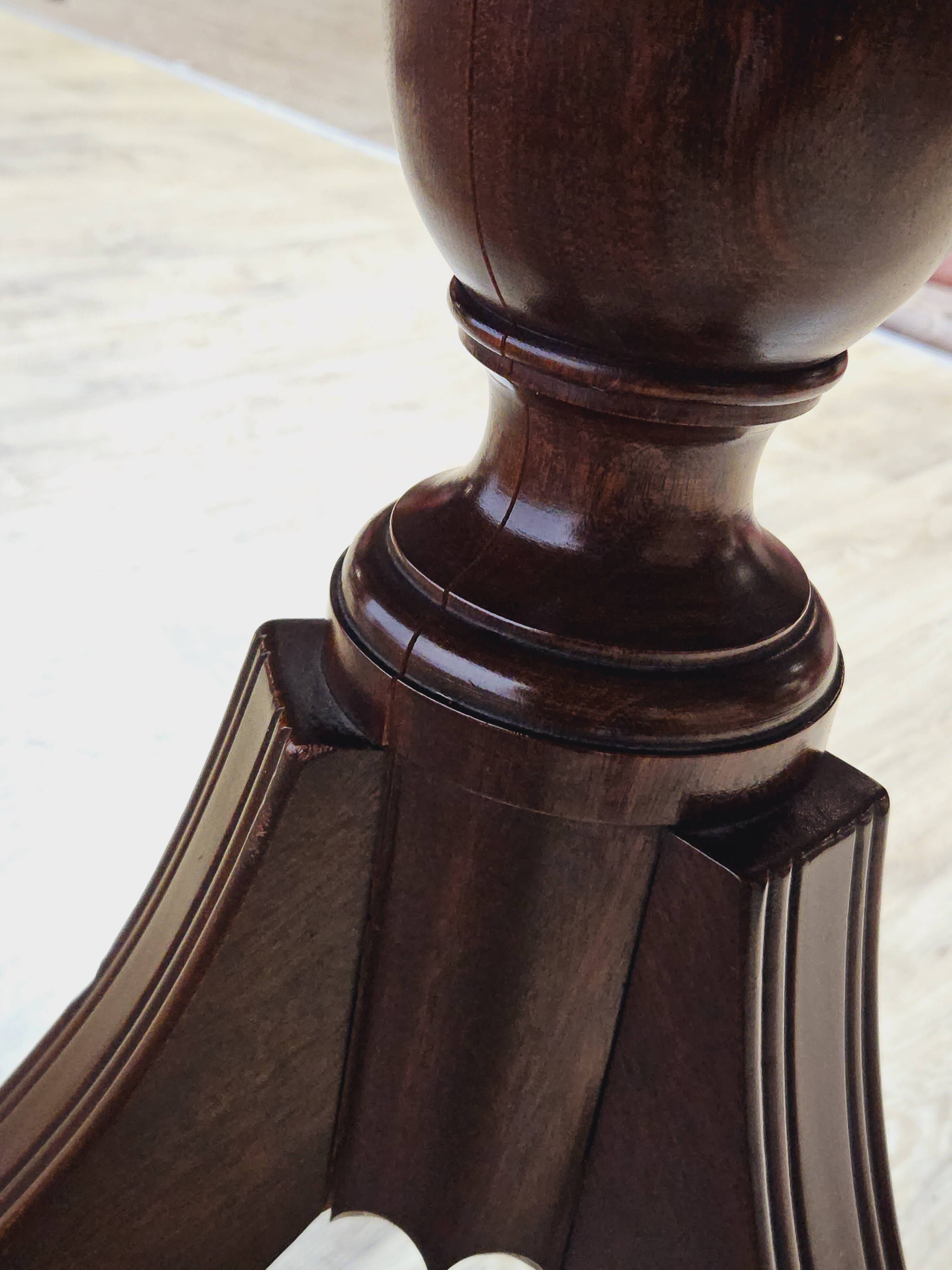 Elegant Dining Table, 2nd half of the 19th Century - Classic/Walnut