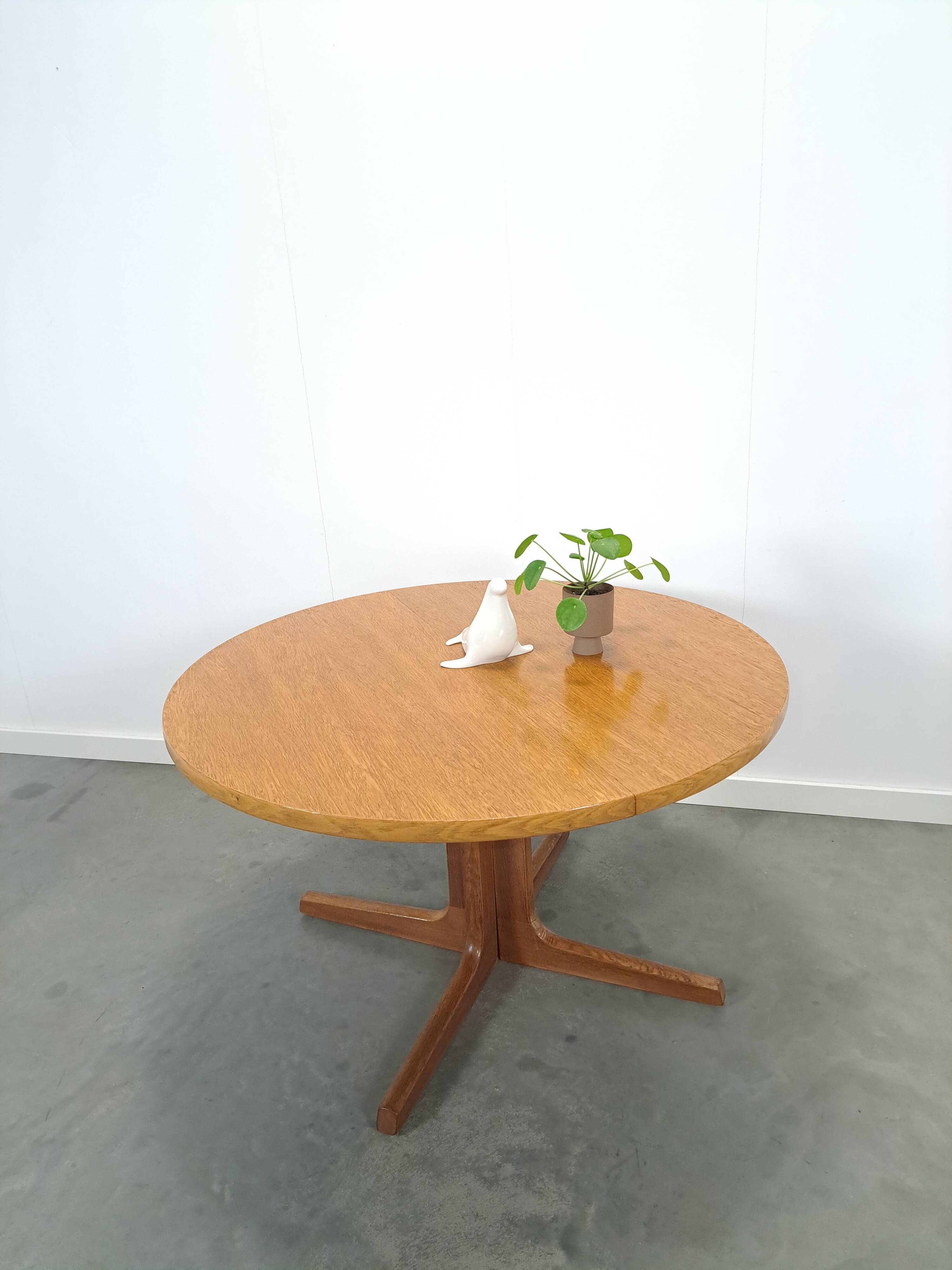 Ronde ovale eiken uitschuifbare eettafel