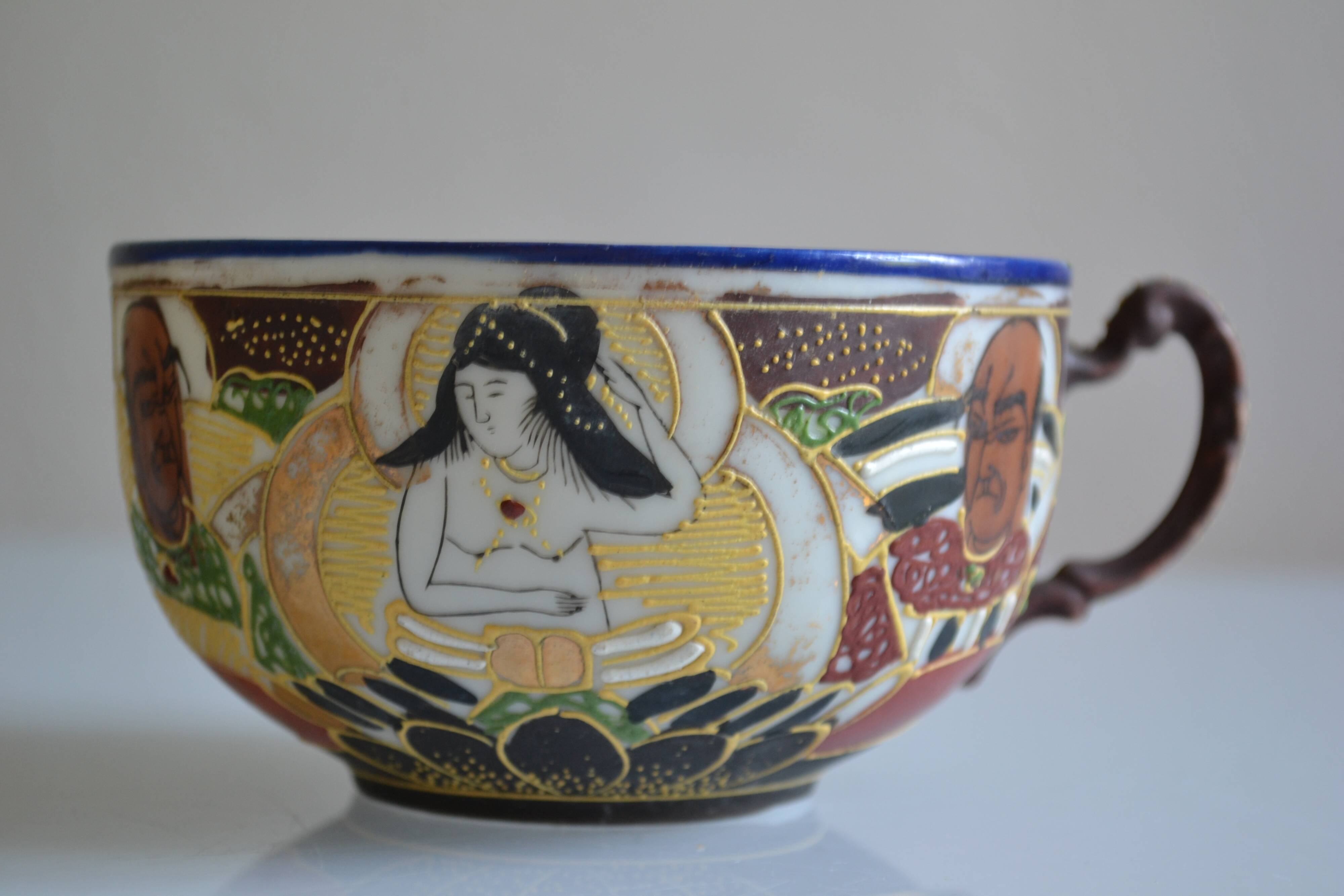 2 grandes tasses à thé en porcelaine de Satsuma Japon