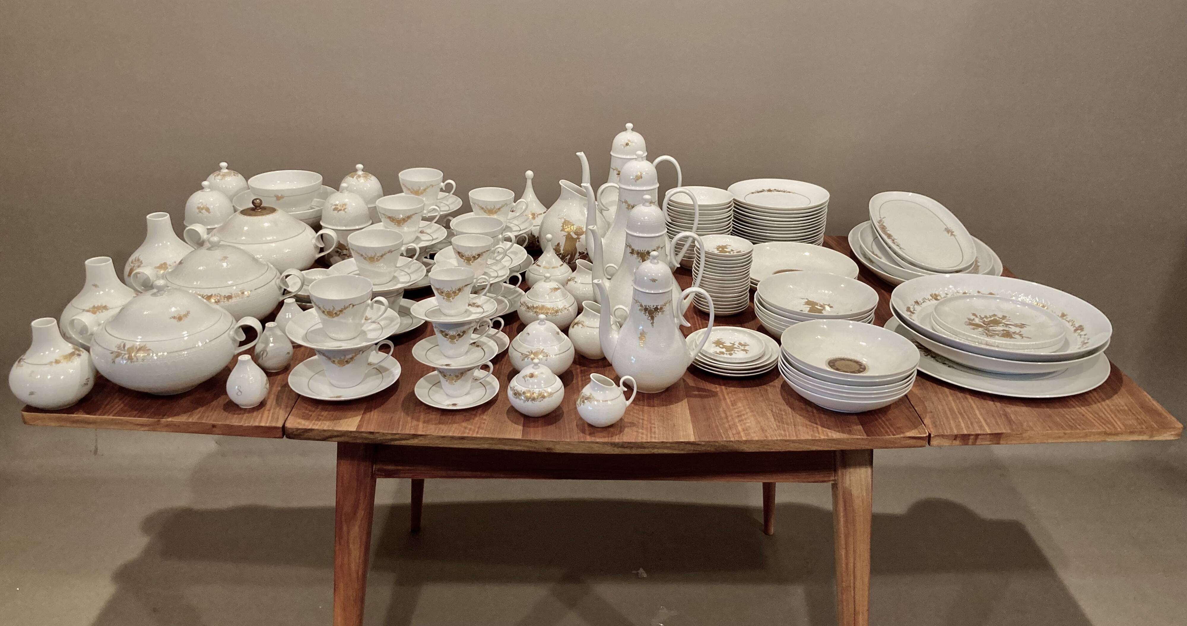 145-piece porcelain service, "bjorn winnblad" design, 1950.