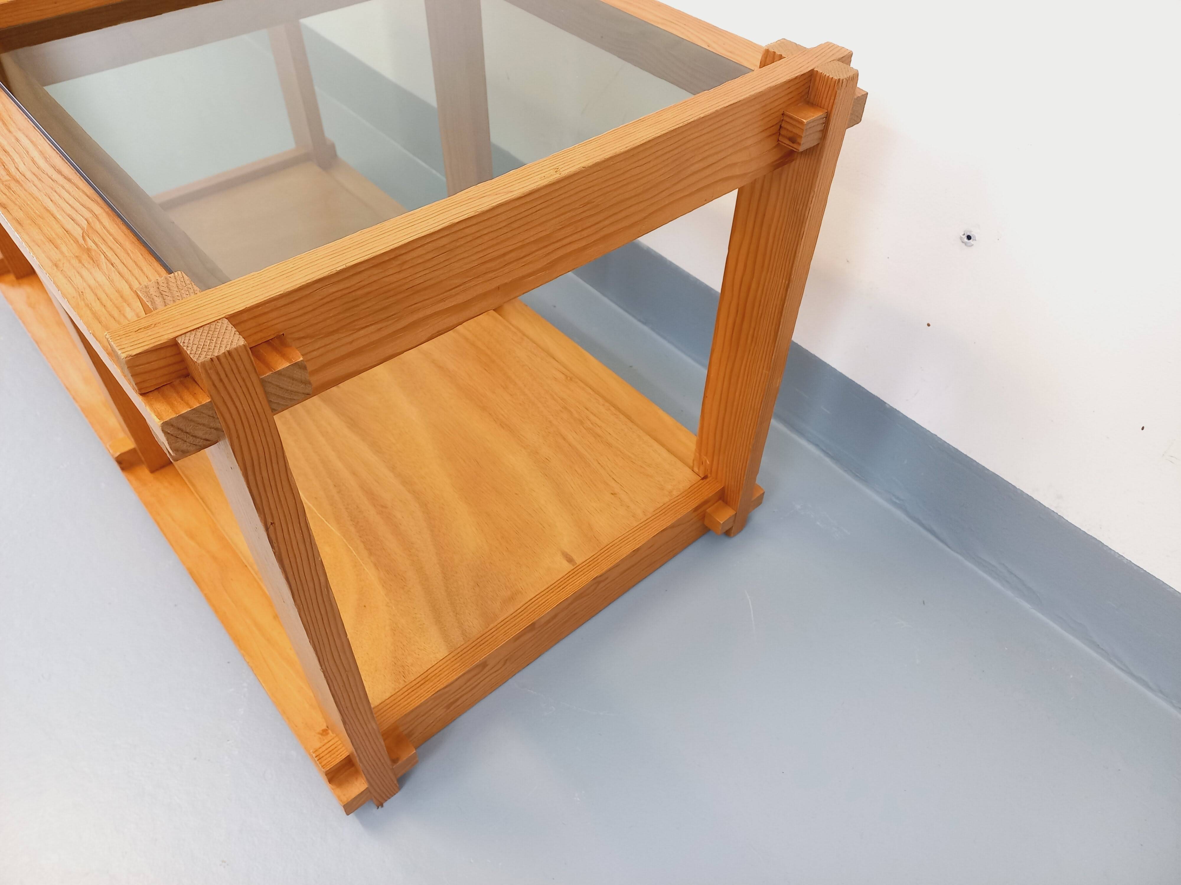 Vintage rectangular coffee table in pine and smoked glass from the 70s and 80s.