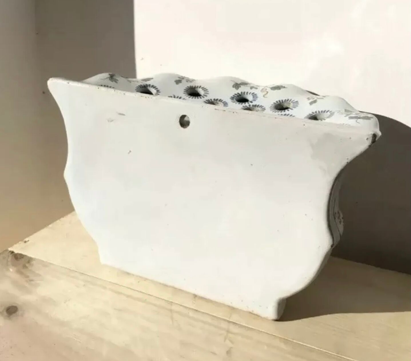 Flower holder old wall flower in earthenware signed MD porcelain hand painting