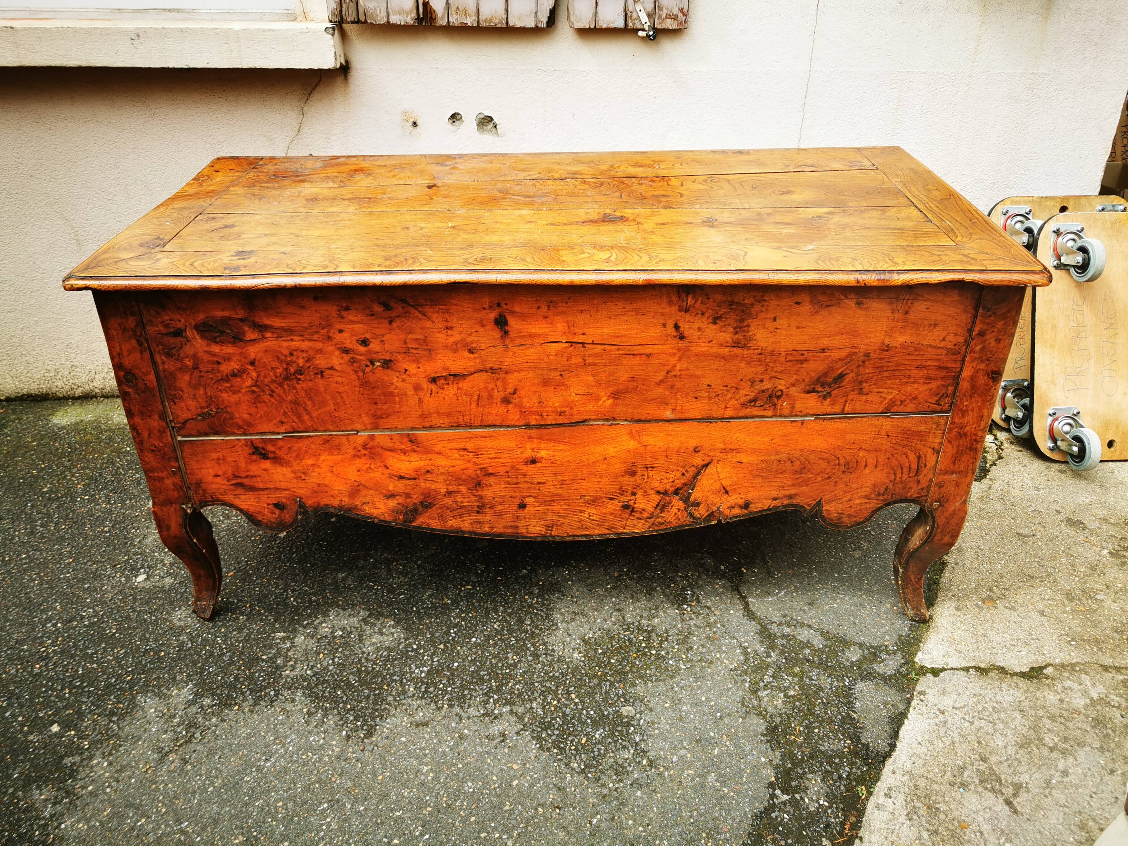 Maie, walnut/oak chest, early 19th century