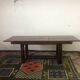 Table en acajou avec angles laiton