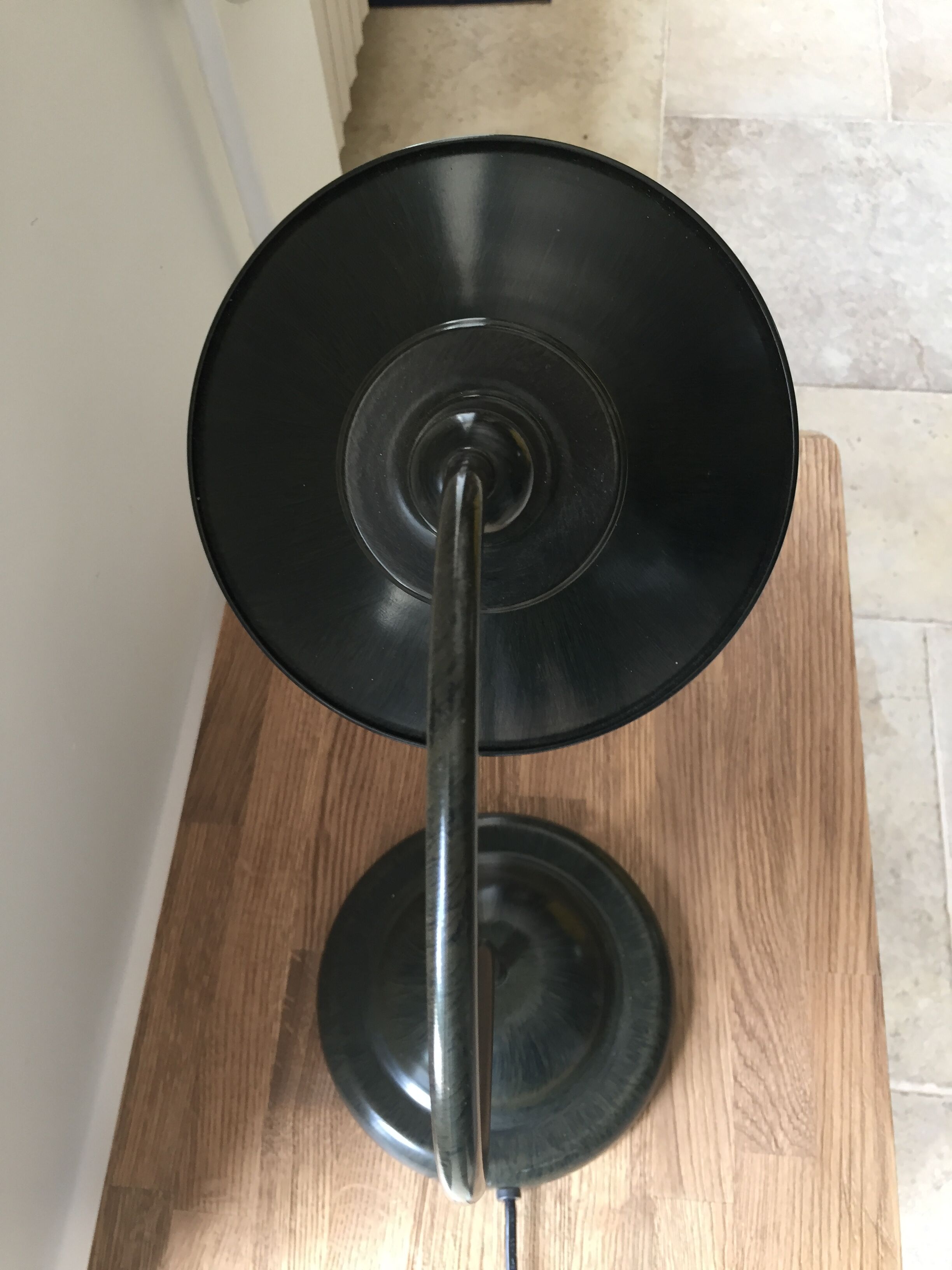 Industrial swan collar lamp