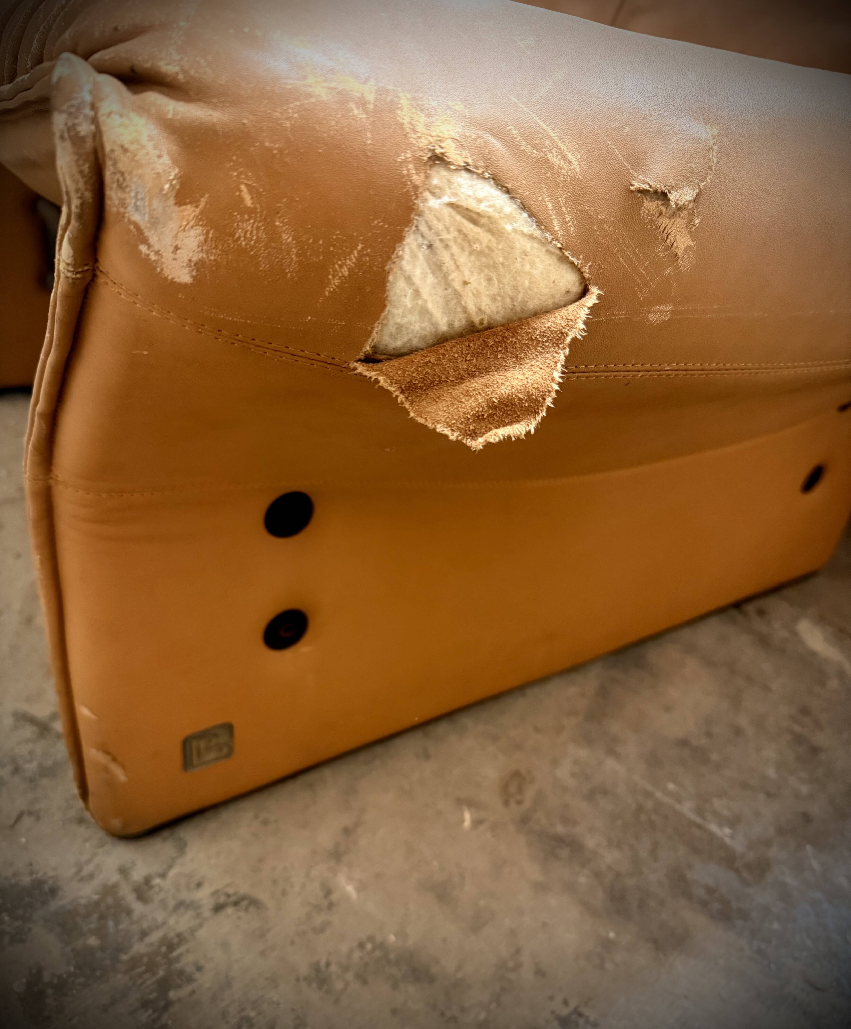 Pair of Gianni Pareschi lounge chairs for Busnelli, vintage leather from the 1970s.