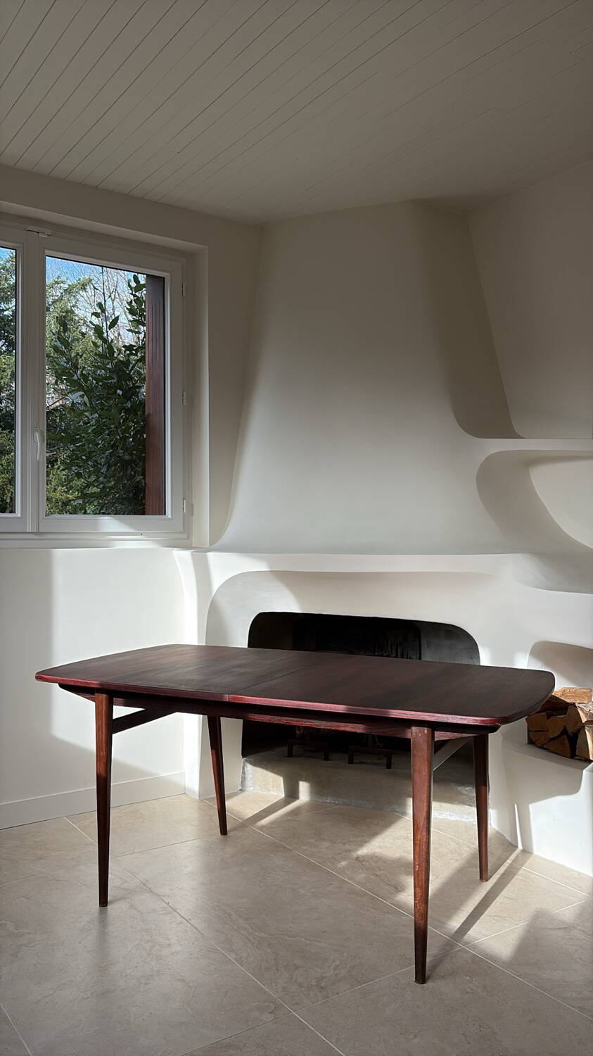 Dining table in rosewood