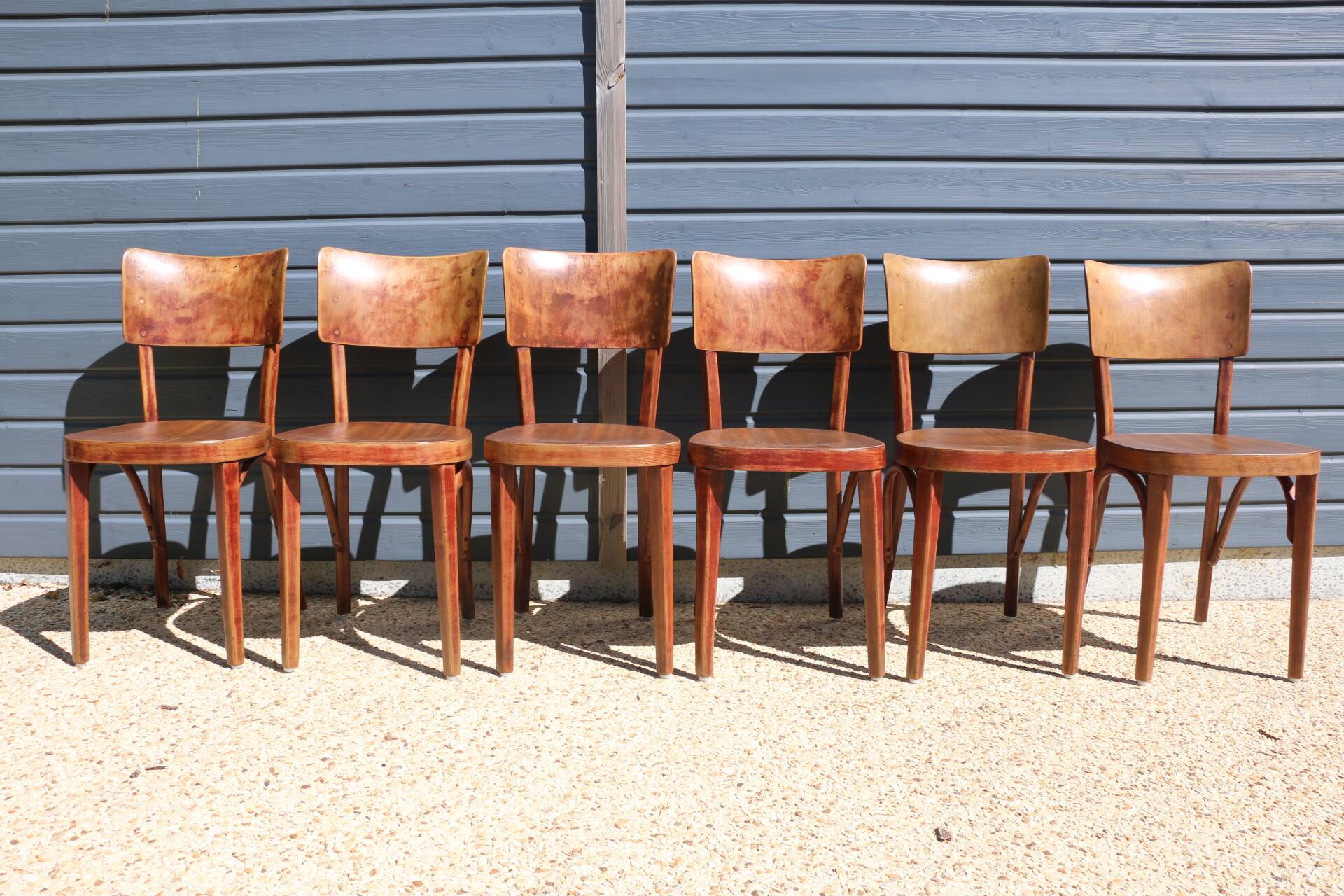 Série de 6 chaises bistrot foncées 1940