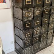 Strafor cabinet with flaps