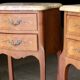 Paire de chevêts de style en placage de bois de rose.