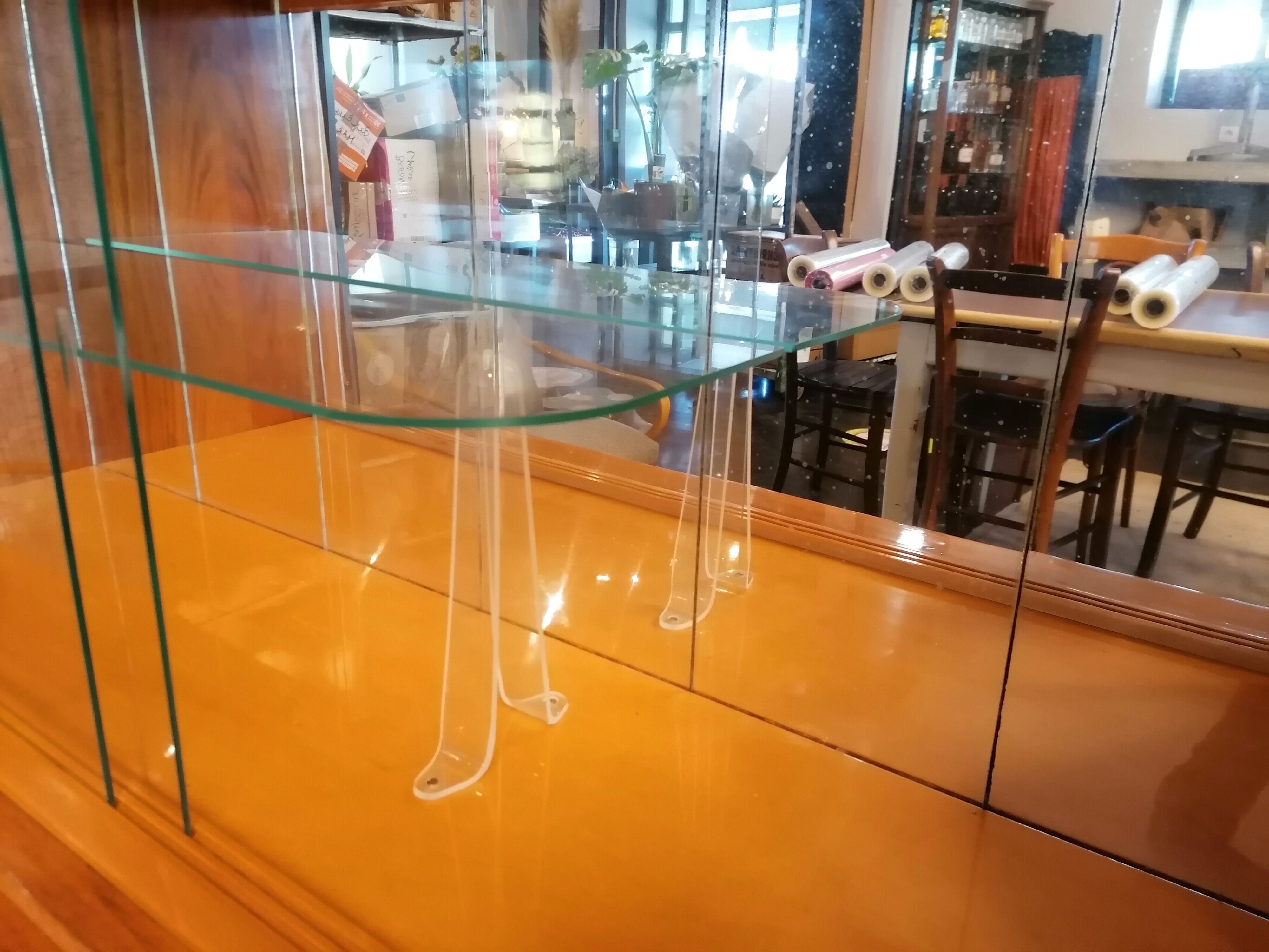 Buffet scandinave vintage en bois, bahut vitrine tchèque, meuble bar années 60