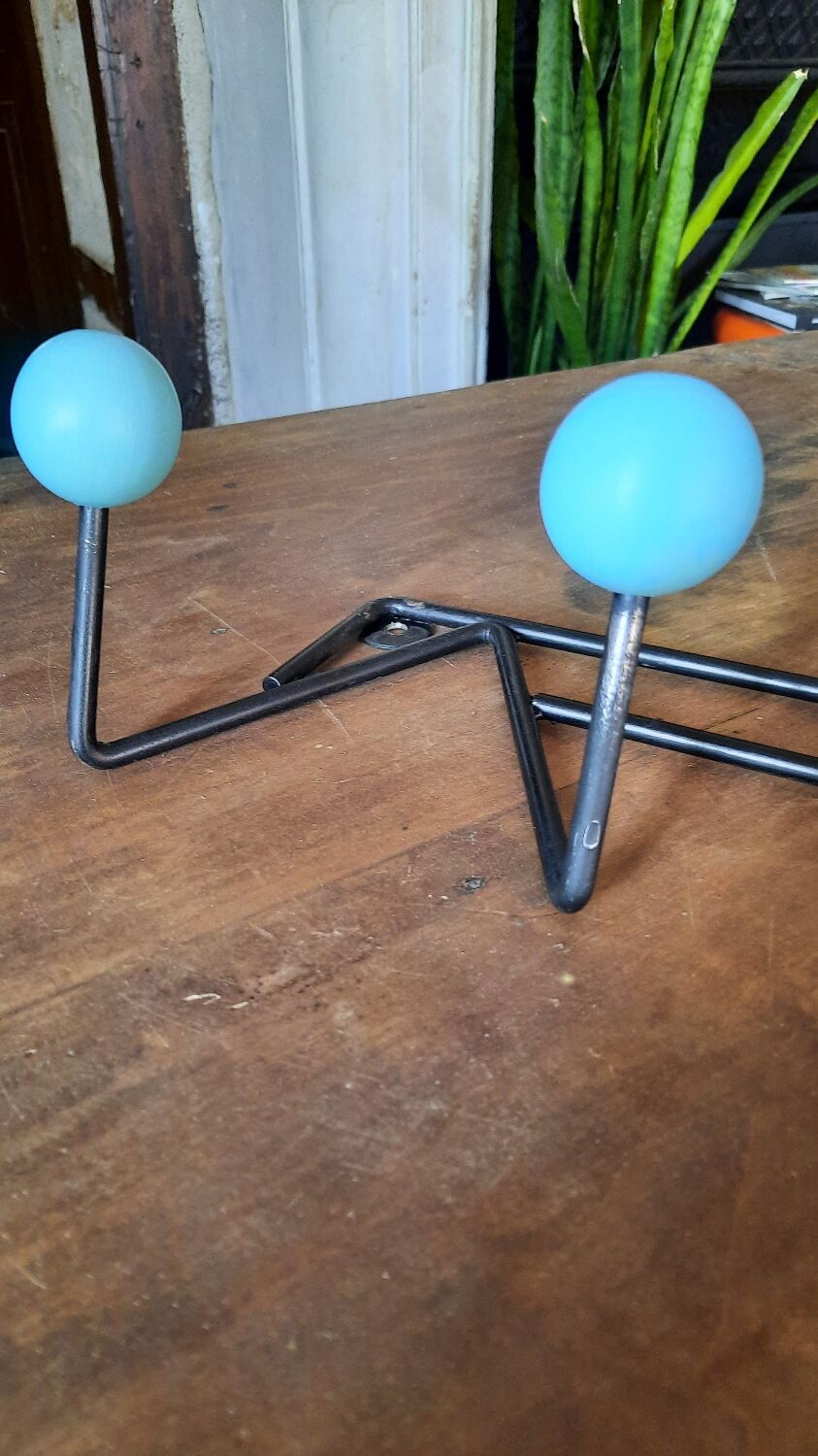 Wall-mounted coat rack 4 balls