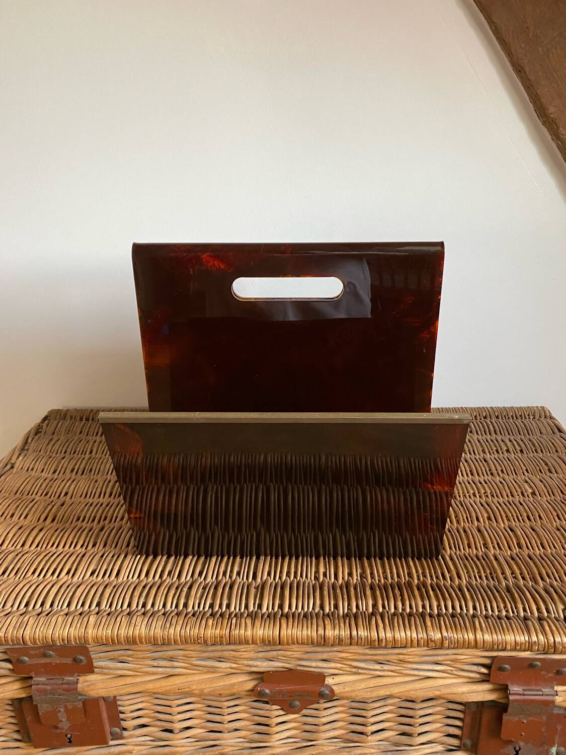 Vintage magazine holder in plexi / imitation scales - brass borders