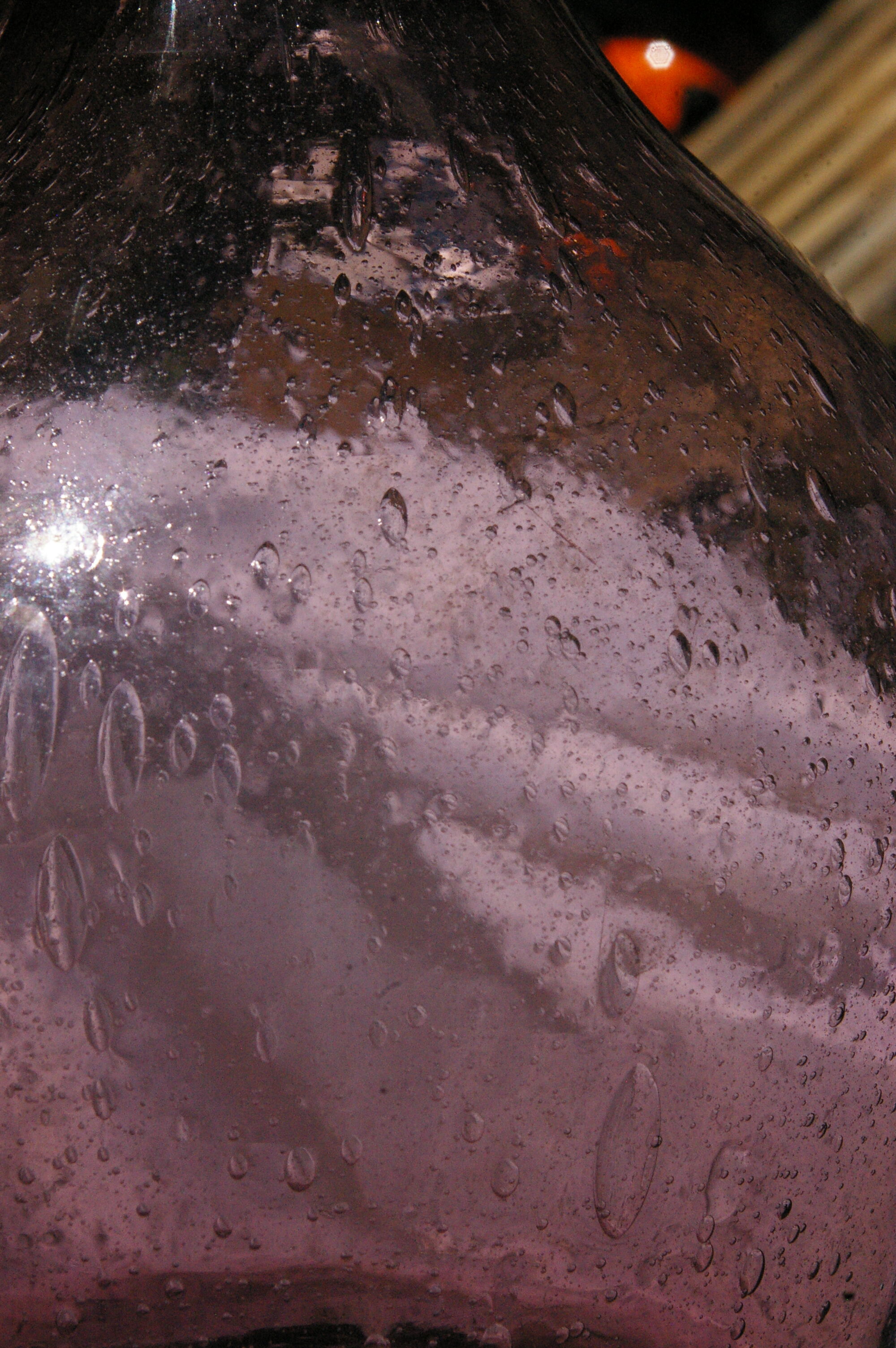 Carafe en verre bullé de Biot ou La Rochère