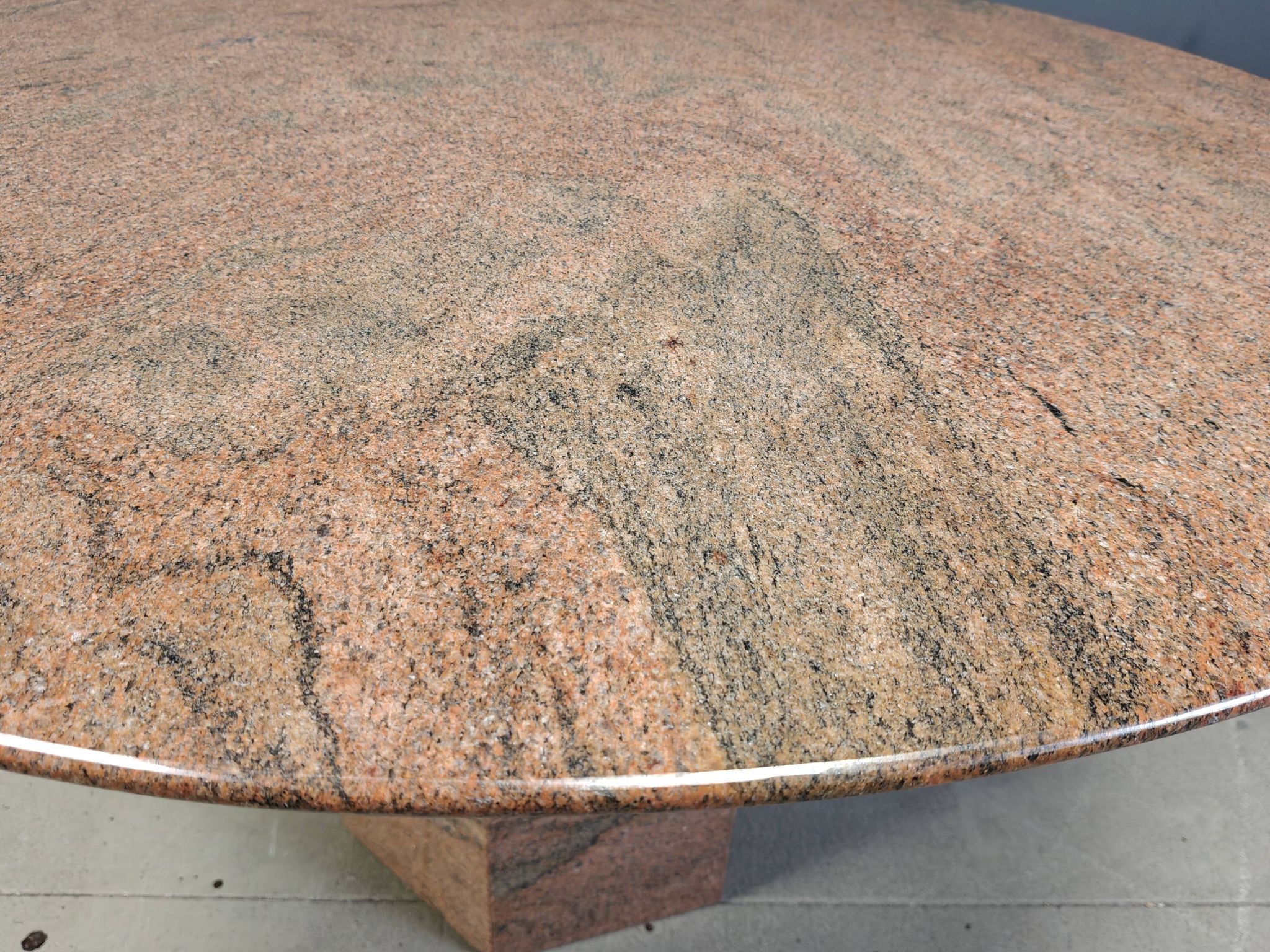 Table à manger ronde en granit vintage, années 1970