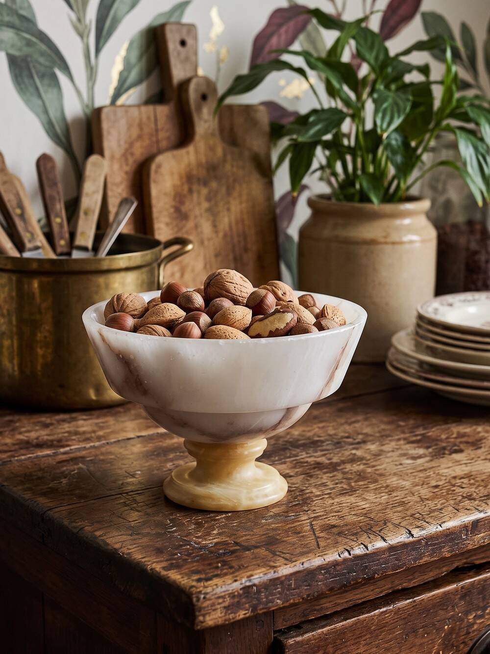 Vintage Italian alabaster footed bowl in white and beige, 1960s.