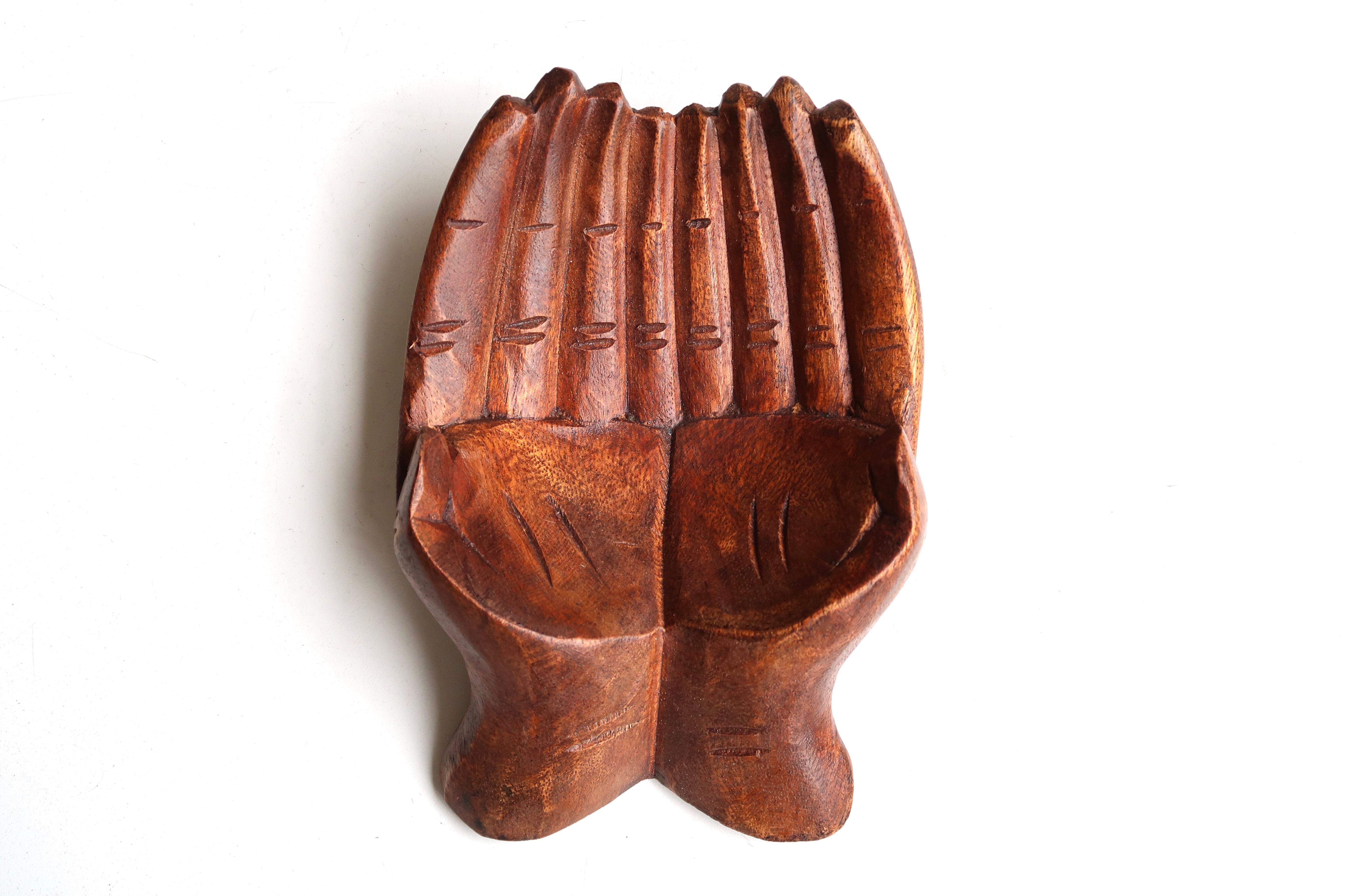 Empty pocket, hands joined in carved wood, 70s