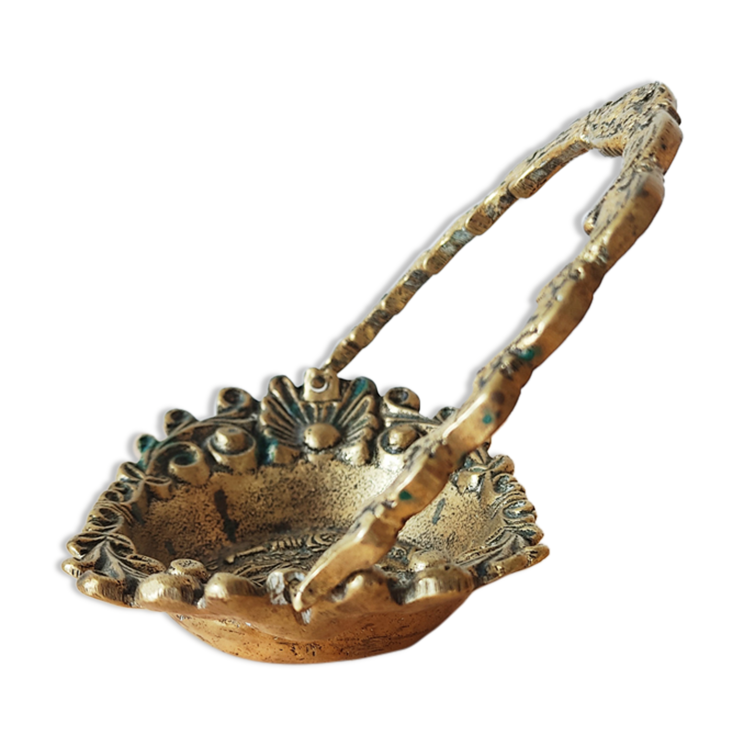 Empty bronze basket pocket with gallant stage décor
