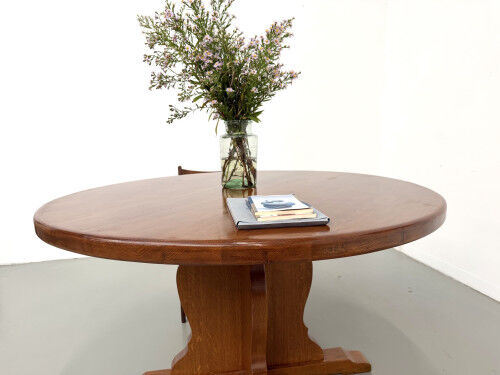 Brutalist round table in solid oak, 1960s.