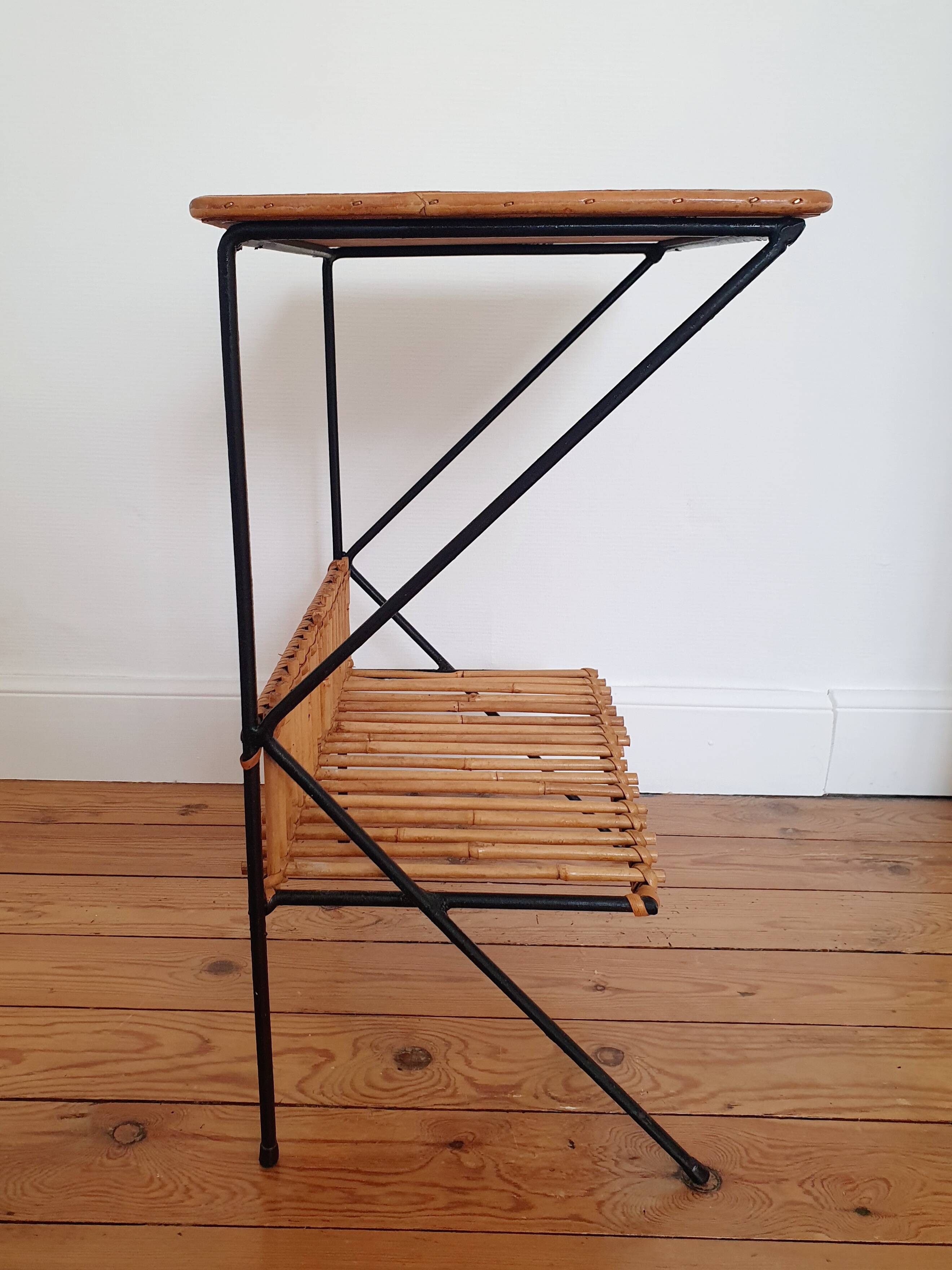 Table d'appoint ou chevet en rotin et métal