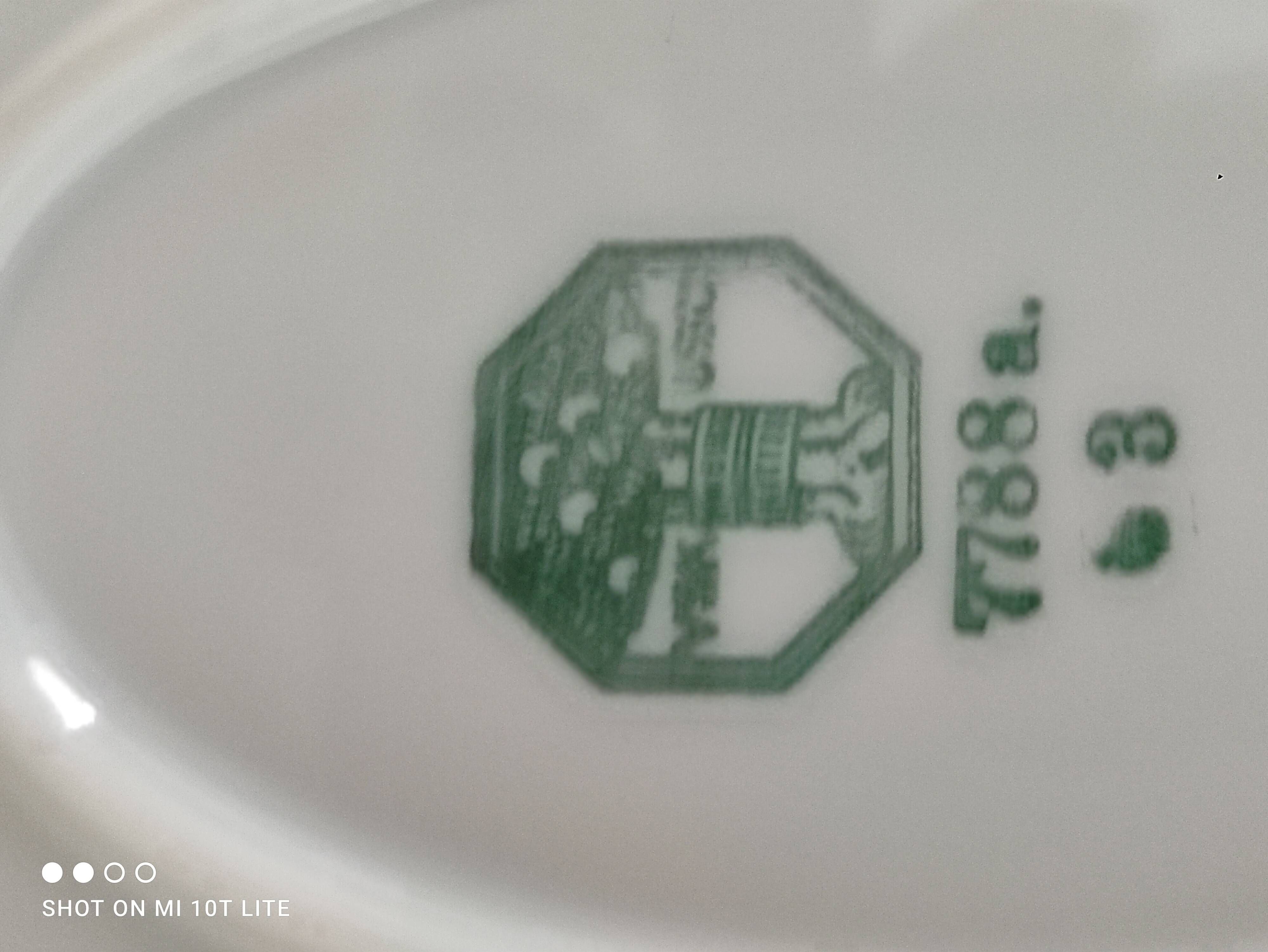 Oval plate in white Swiss porcelain double gilded border "VSK USC Viribus Unitis"