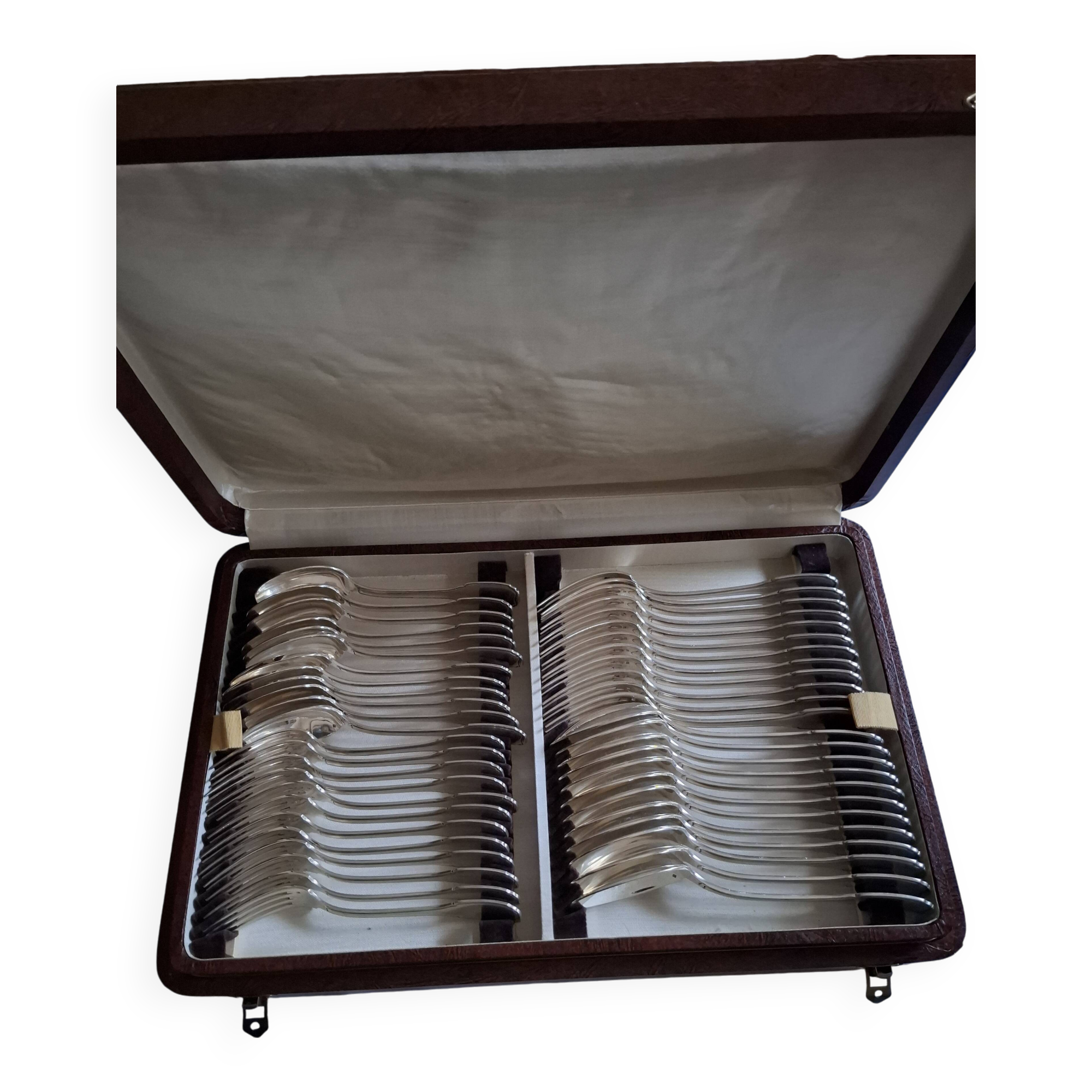 Orbrille 'Versailles' 89-piece silver cutlery set