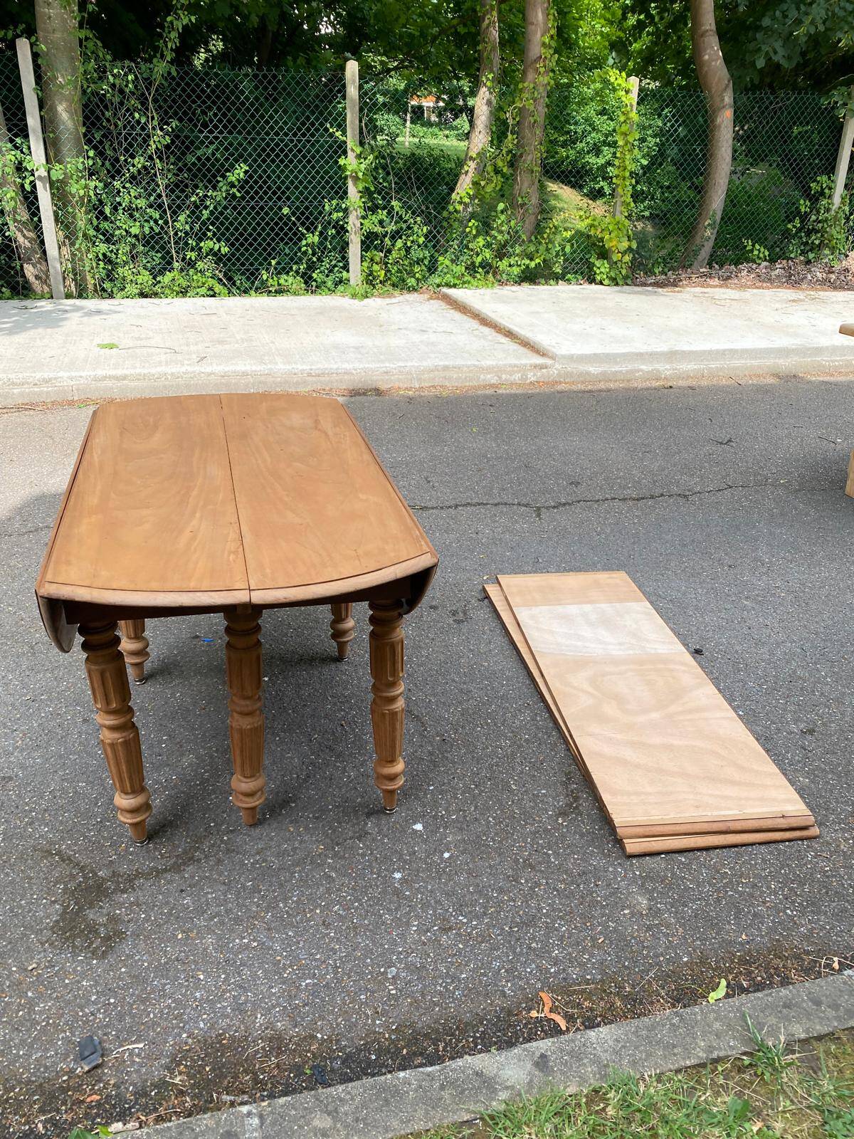 Louis Philippe round extendable dining table refurbished 215cm