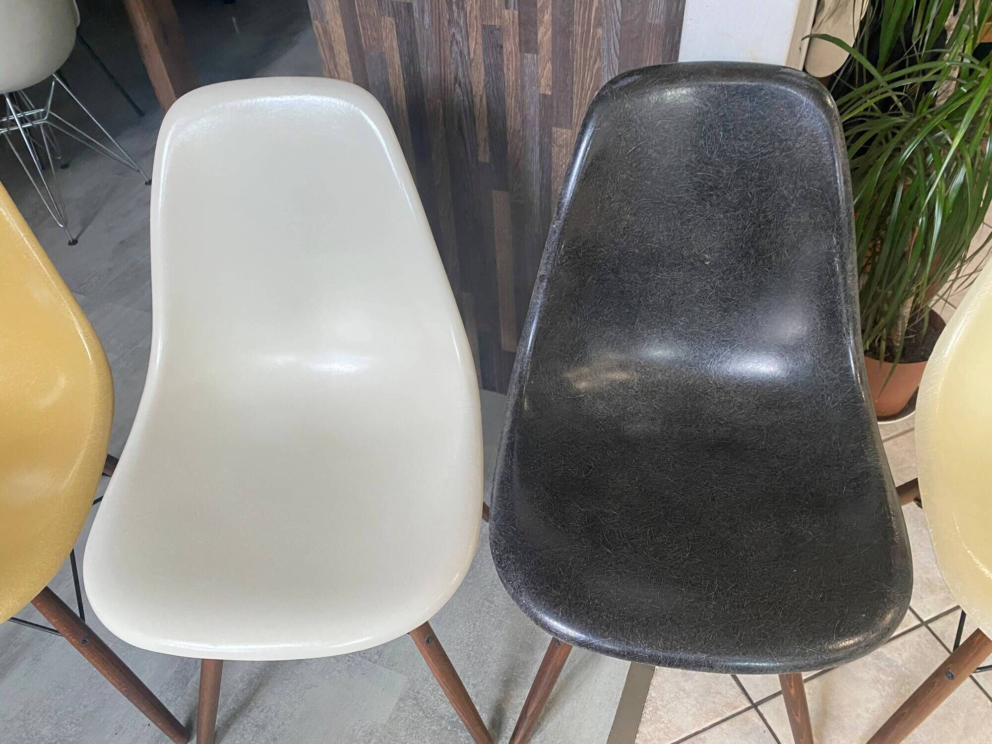 Lot 4 chaises dsw fibre noyer eames herman miller vintage