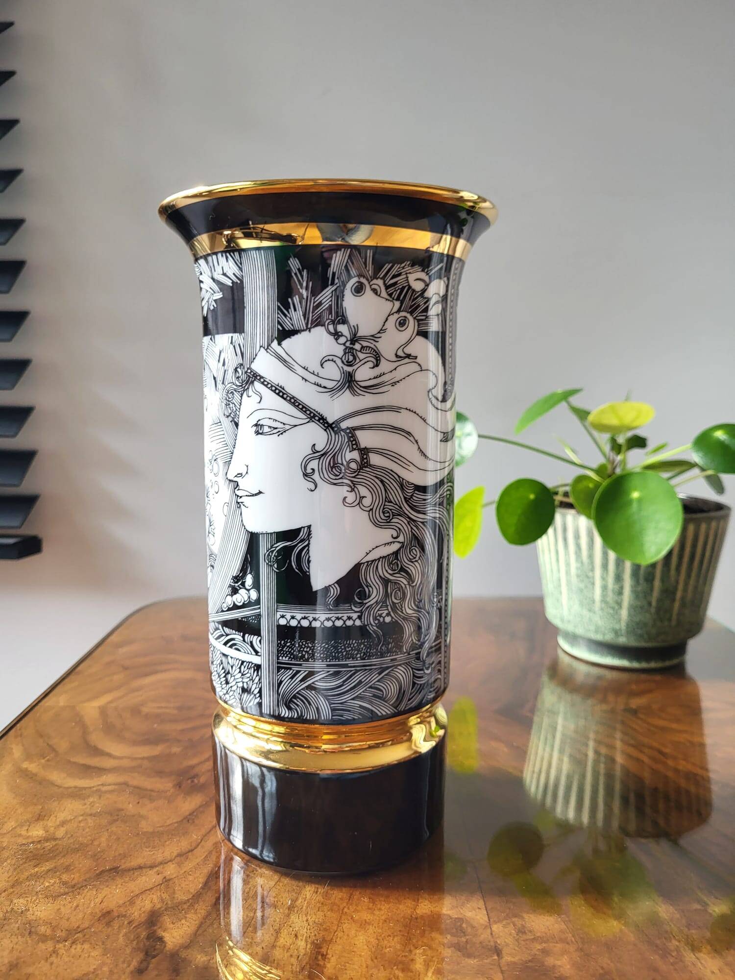 Hollohaza porcelain vase by Endre Szasz, Hungary, 1926-2003