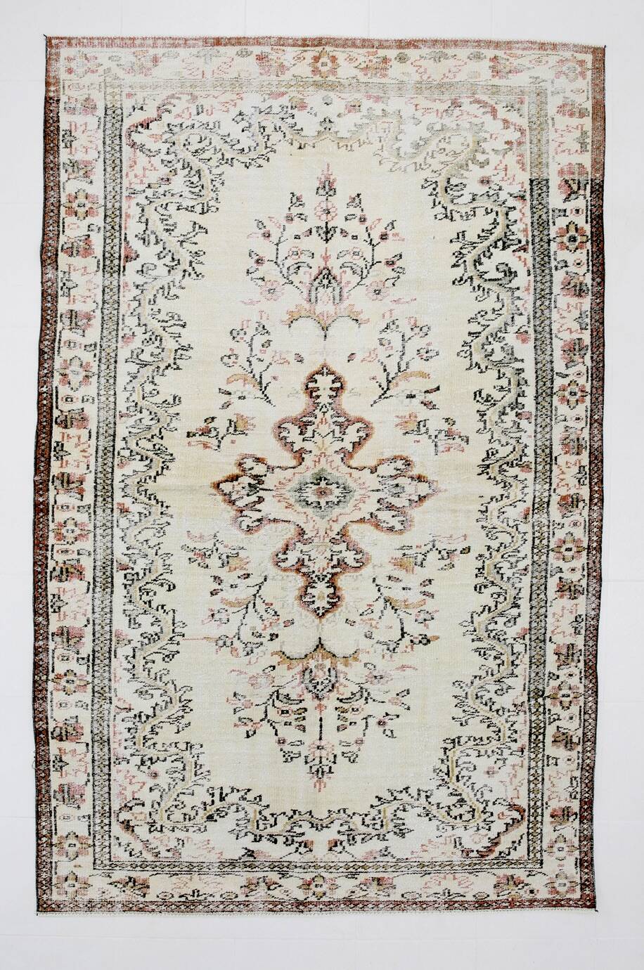 6x9 Persian Classic Cream & Black Vintage Rug, 183x287Cm