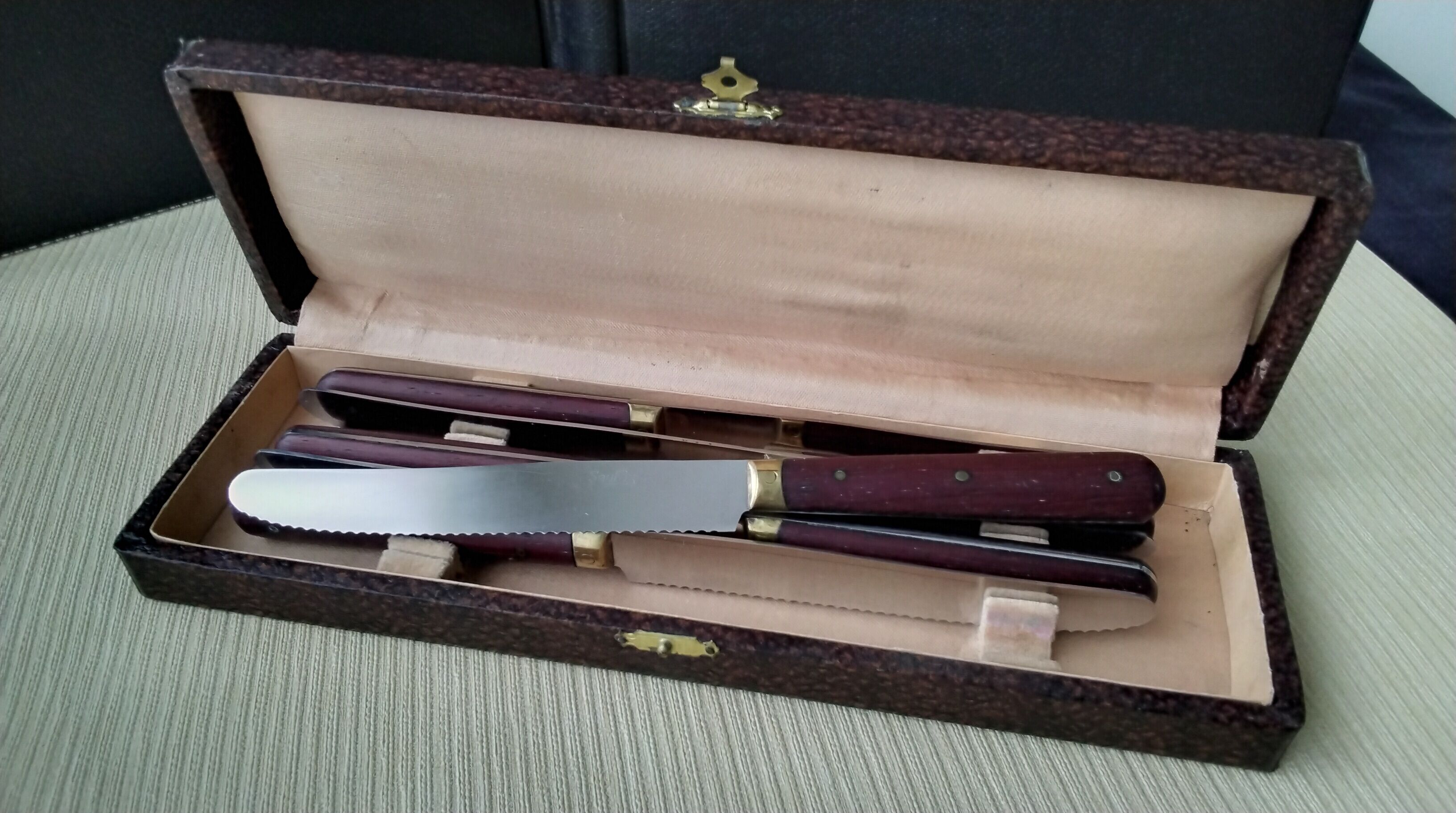 Box of 6 Saufax rosewood handle table knives