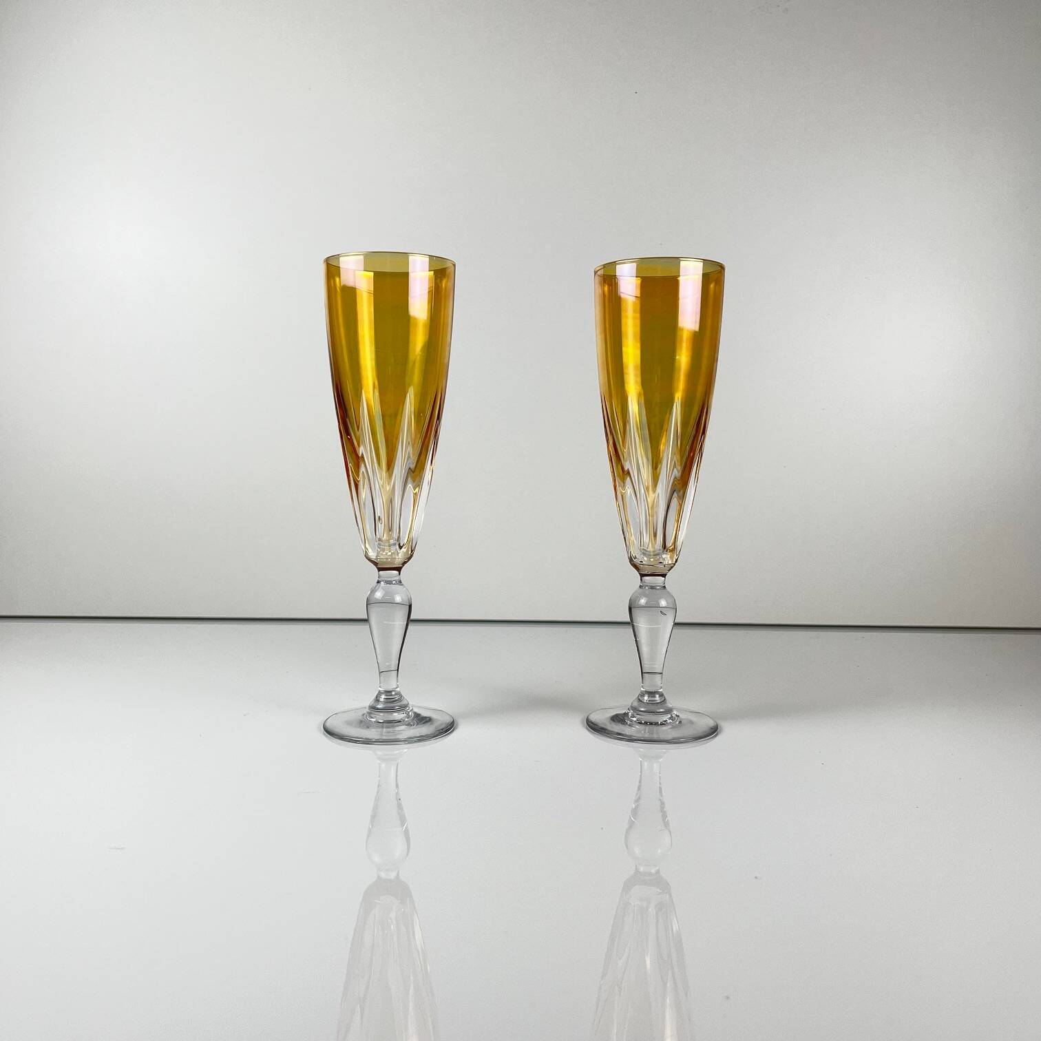 Yellow colored crystal champagne coupe duo