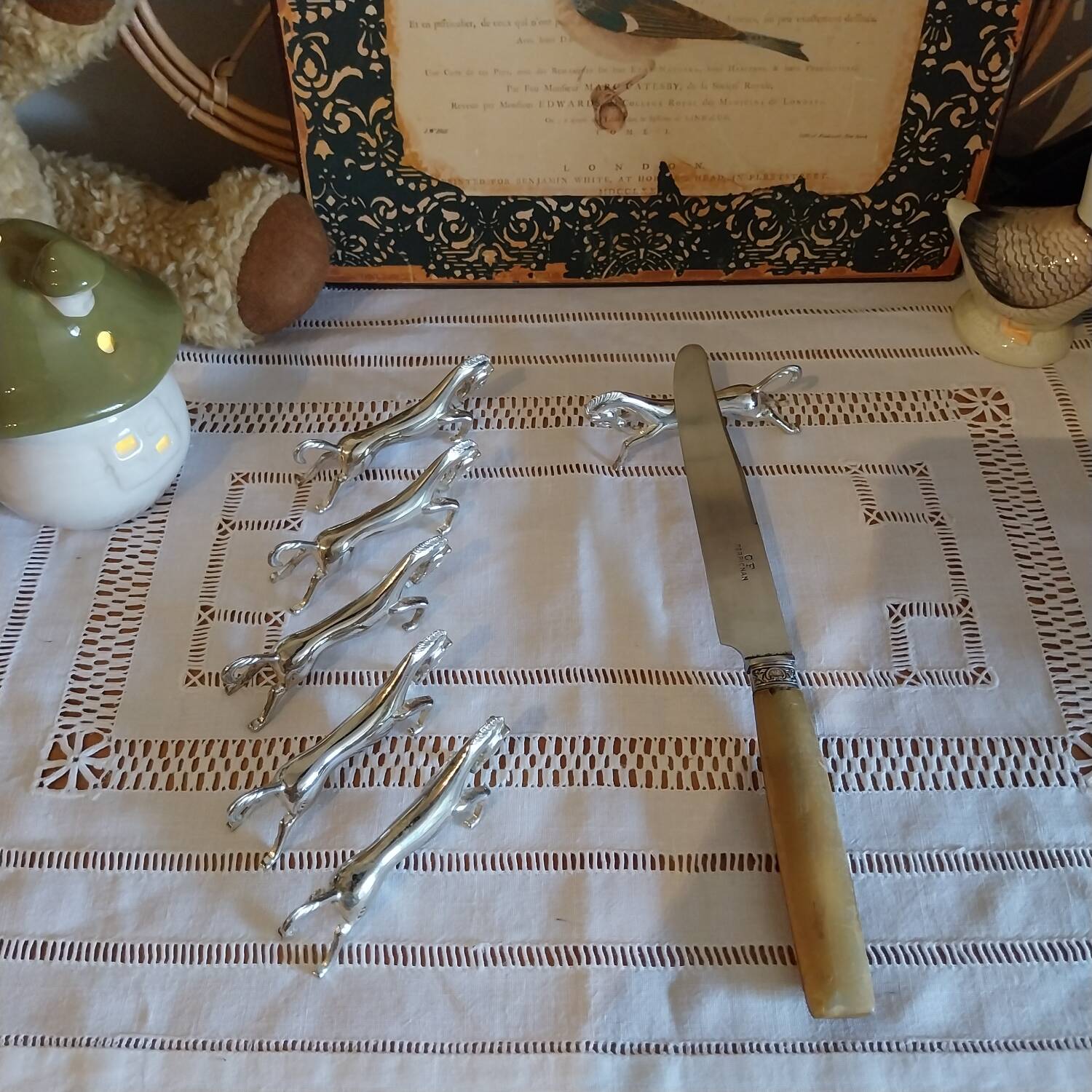 Silver metal horse-shaped knife rests