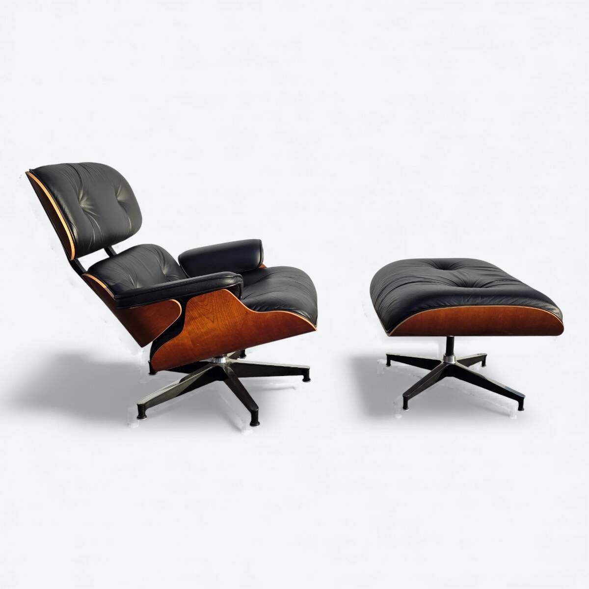 Fauteuil et repose-pieds Herman Miller Original Eames, noir et cerisier