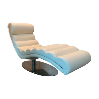 Modern white leather chaise longue on chrome base